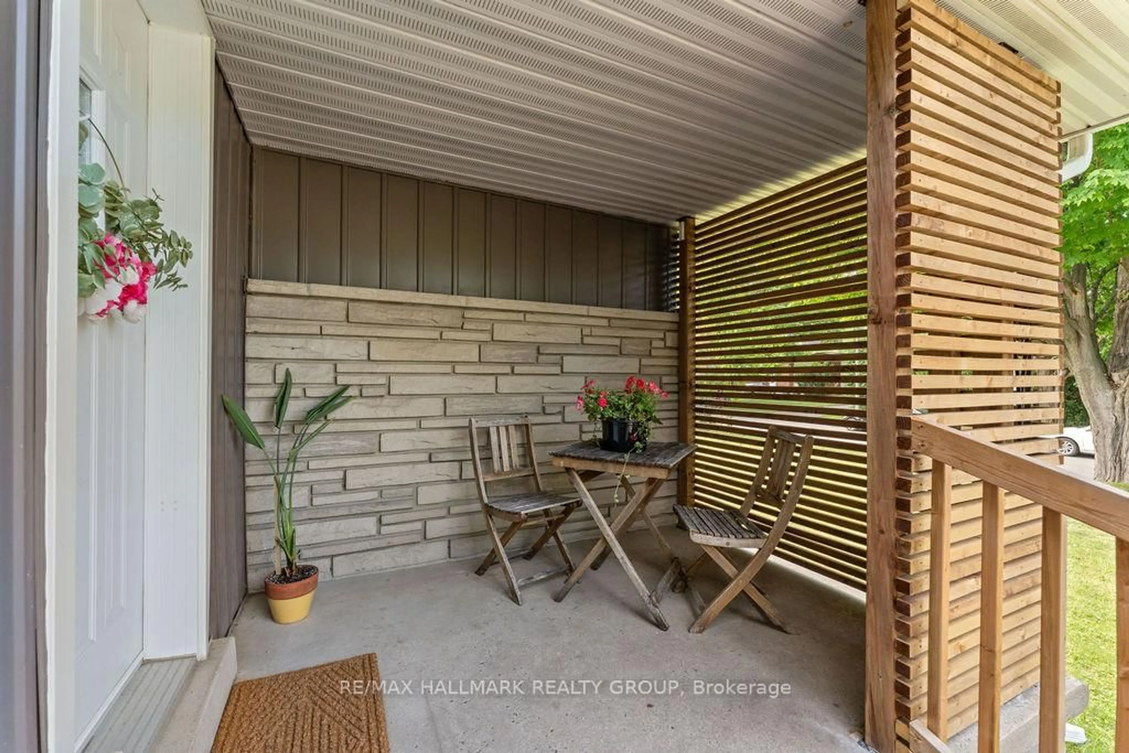 Patio, street for 2163 Bingham St, Ottawa Ontario K1G 2V6