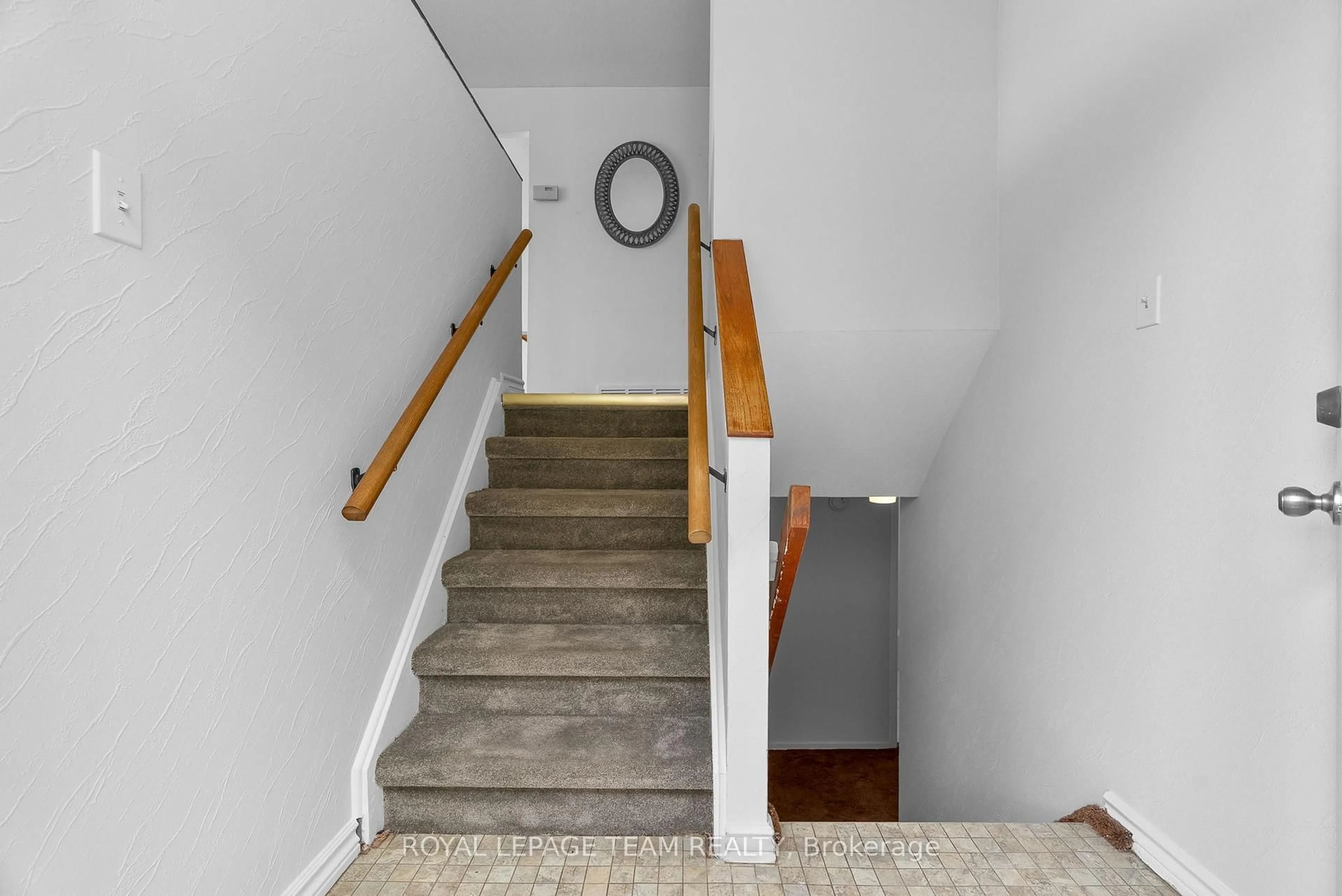Stairs for 230 Woodfield Dr, Ottawa Ontario K2G 3W8