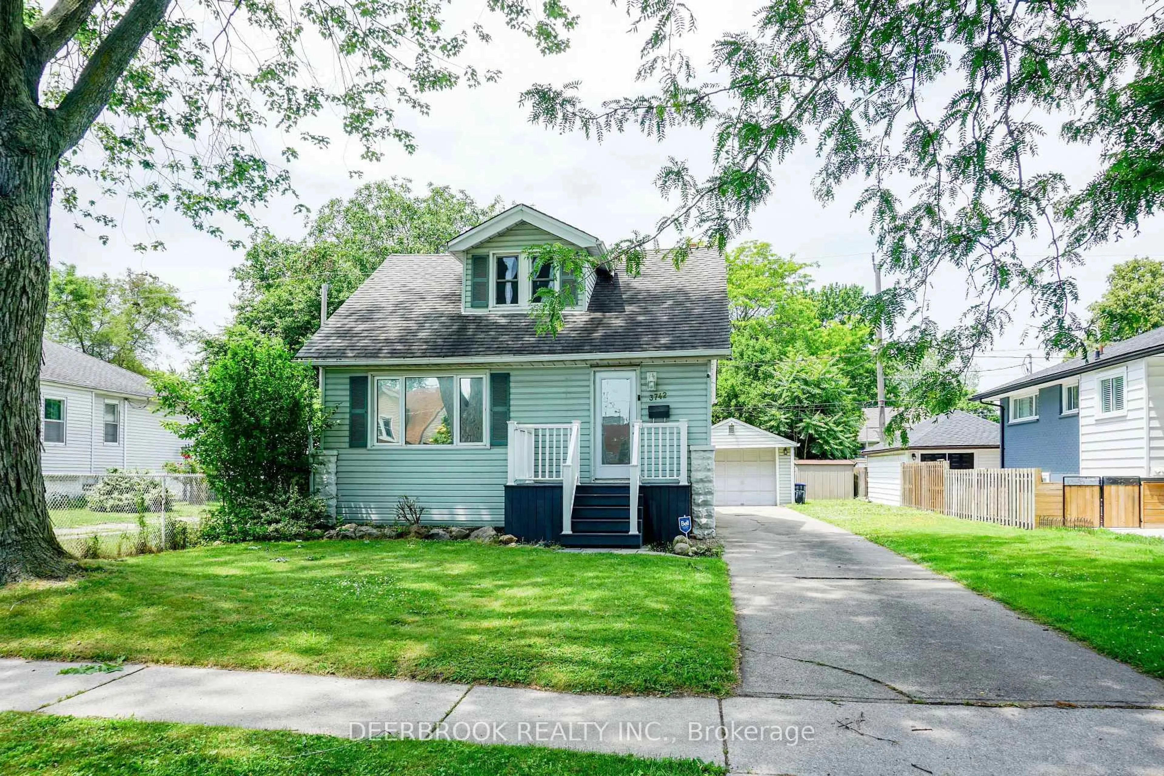 Unknown for 3742 Montcalm St, Windsor Ontario N9C 2A9