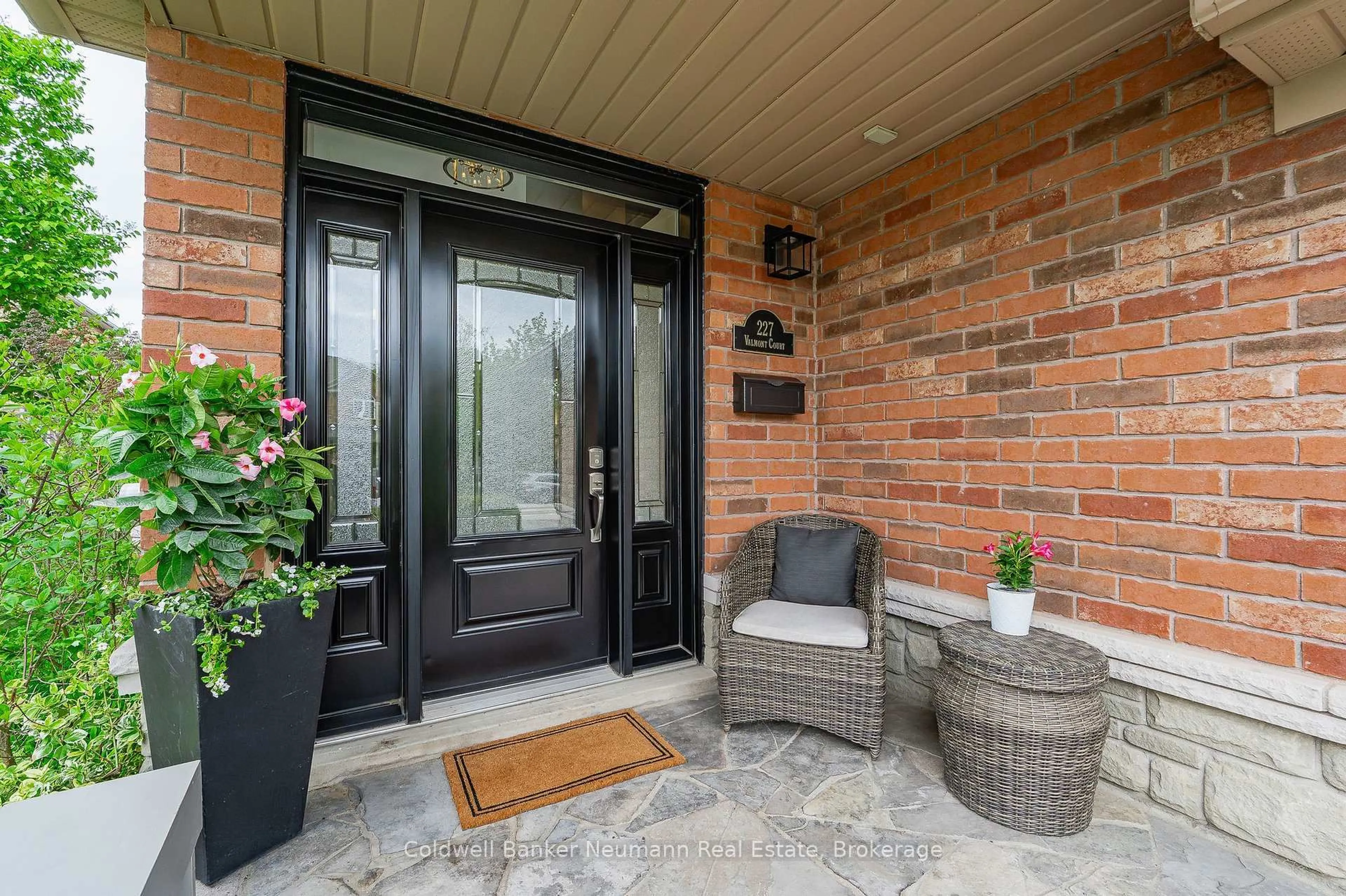 Unknown for 227 Valmont Crt, Hamilton Ontario L9G 5A1