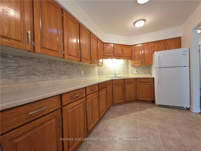 Additional property image - 1 Szollosy Circ