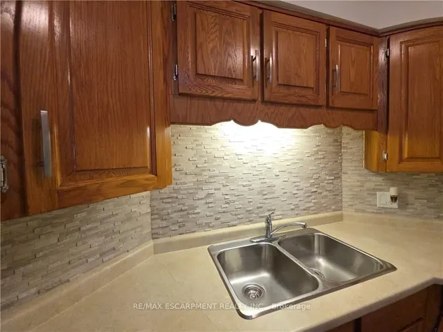 Additional property image - 1 Szollosy Circ
