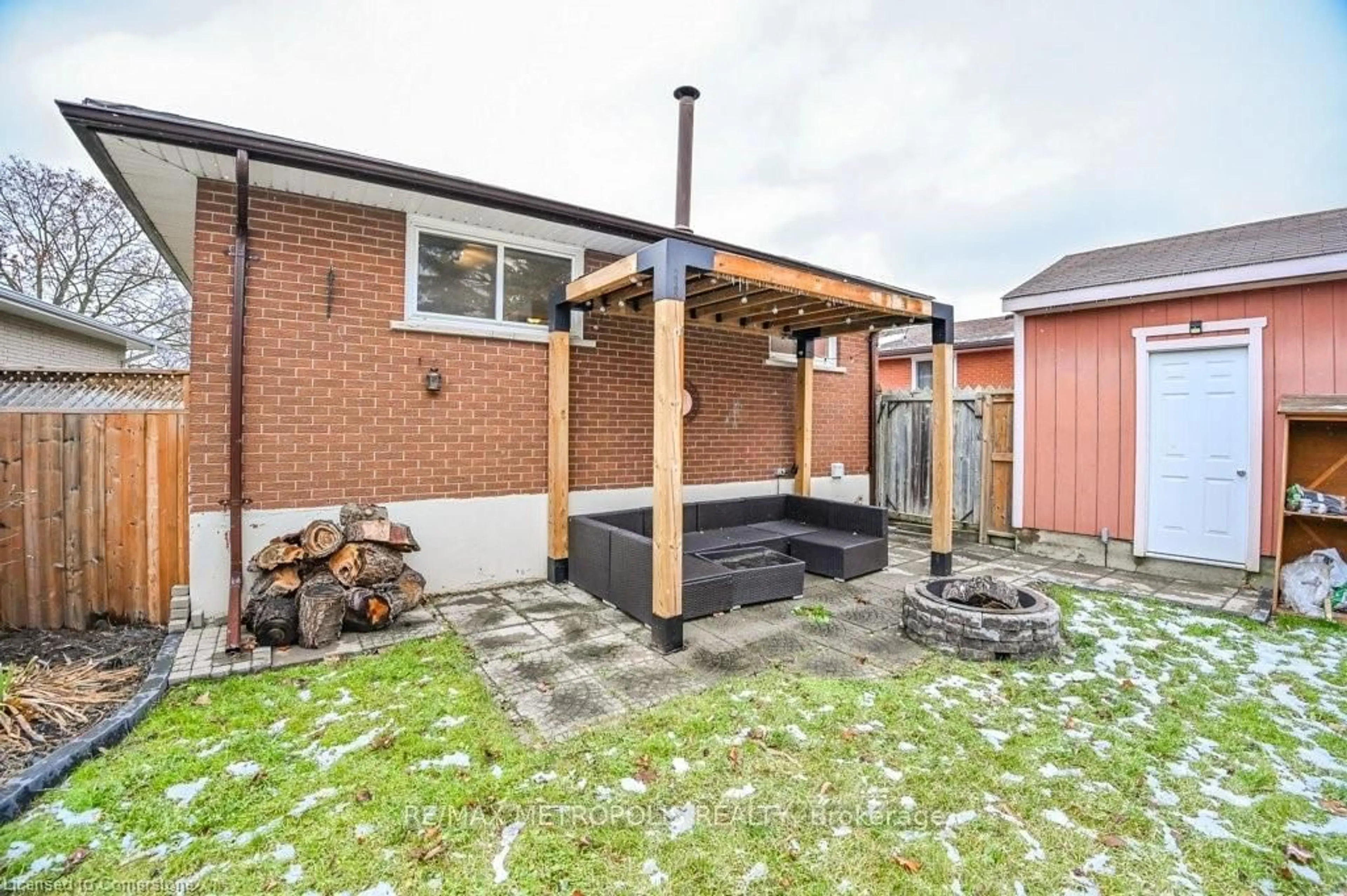 Patio, street for 76 GLEN Rd, Cambridge Ontario N1R 4L6