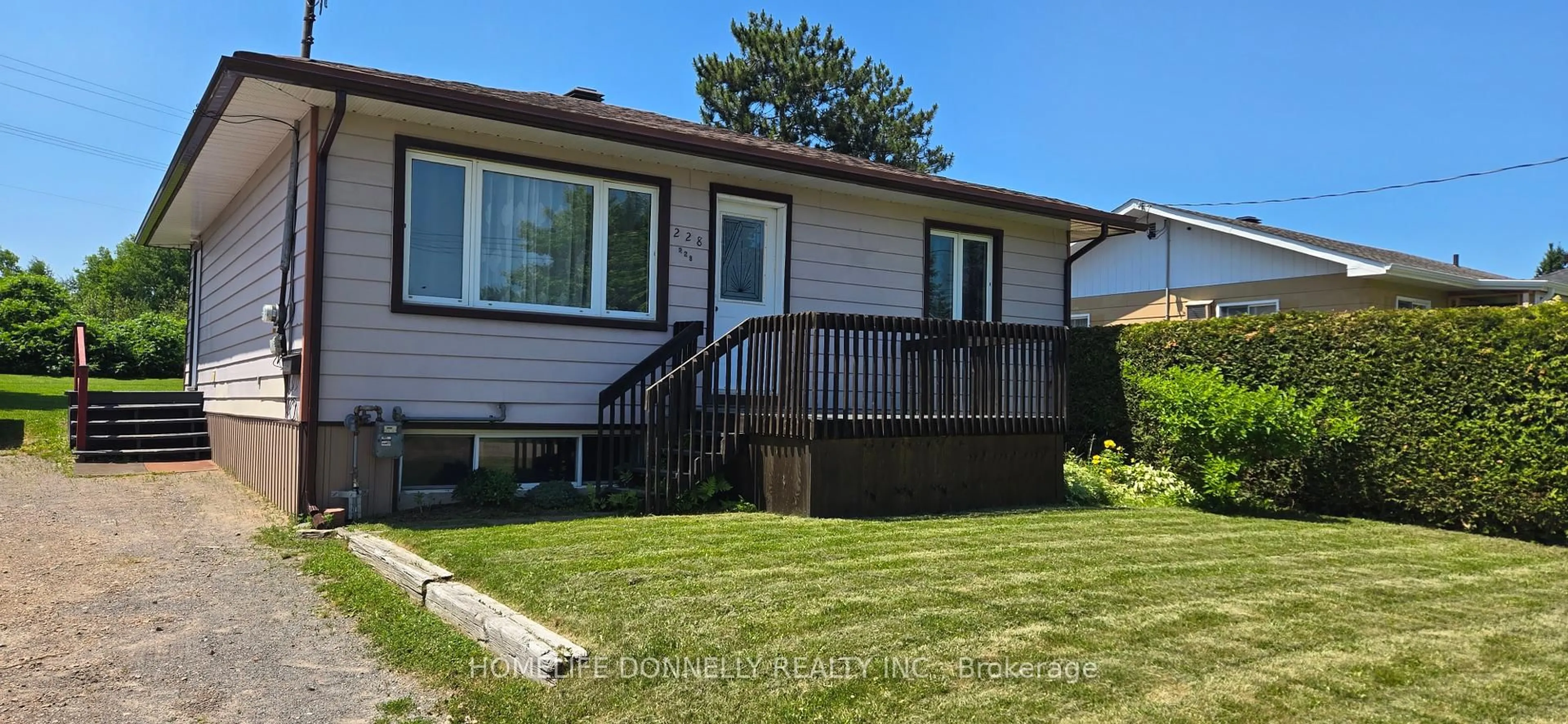 Home with vinyl exterior material, street for 228 Mckenzie St, Pembroke Ontario K8A 3V7