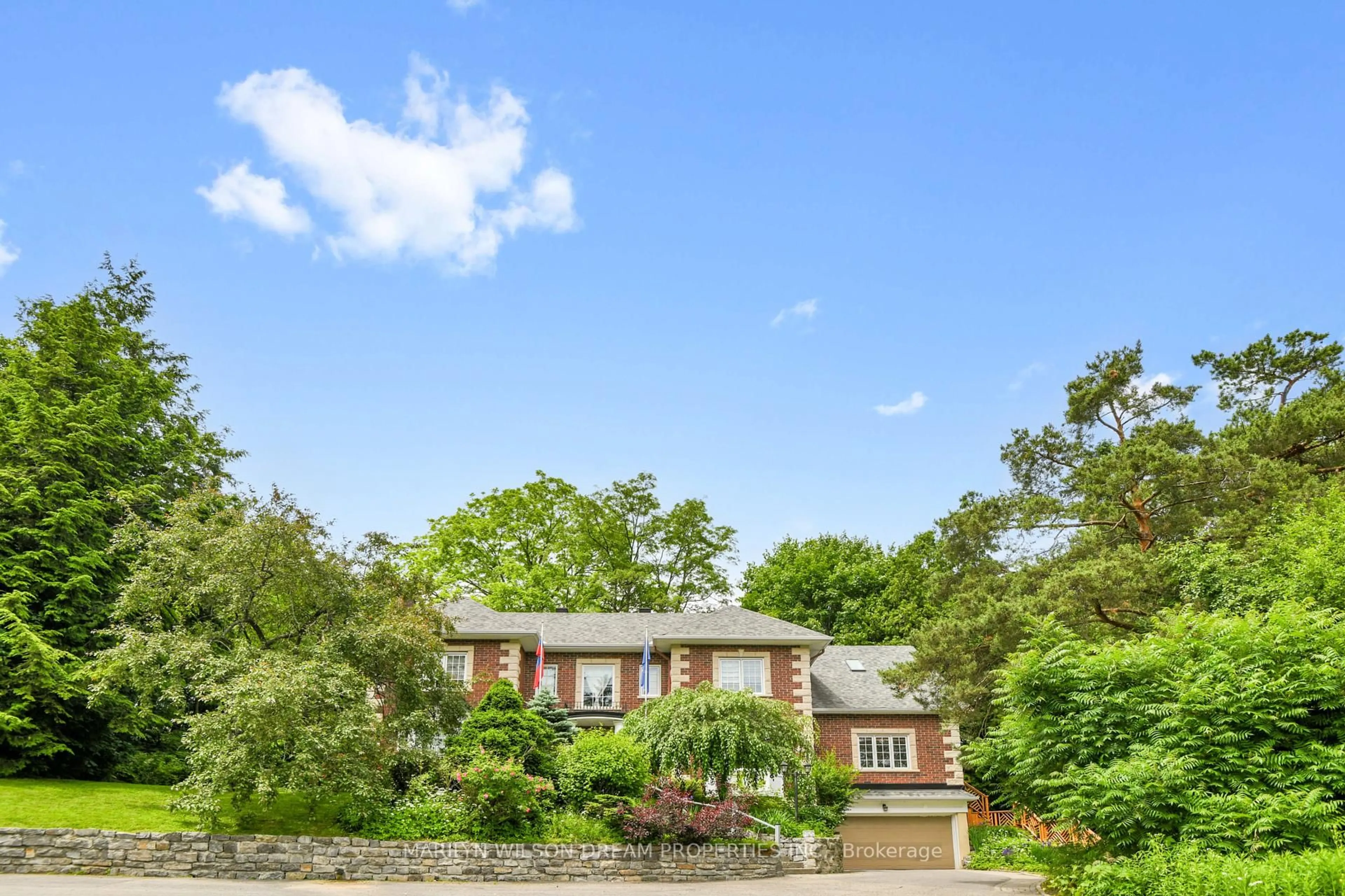 Unknown for 211 Northcote Pl, Ottawa Ontario K1M 0Y7