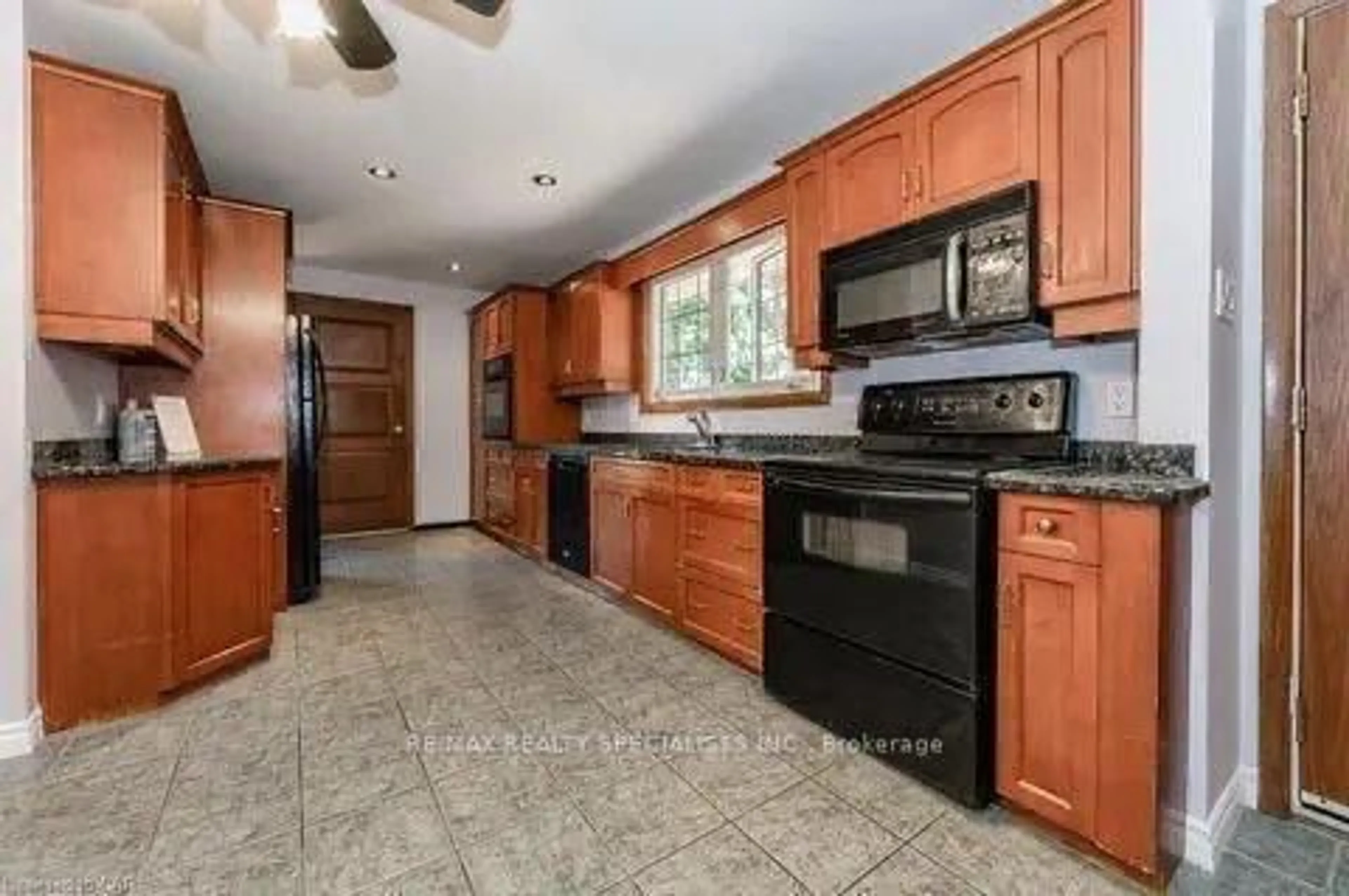 Standard kitchen, ceramic/tile floor for 87 Secord Ave, Kitchener Ontario N2B 2L3