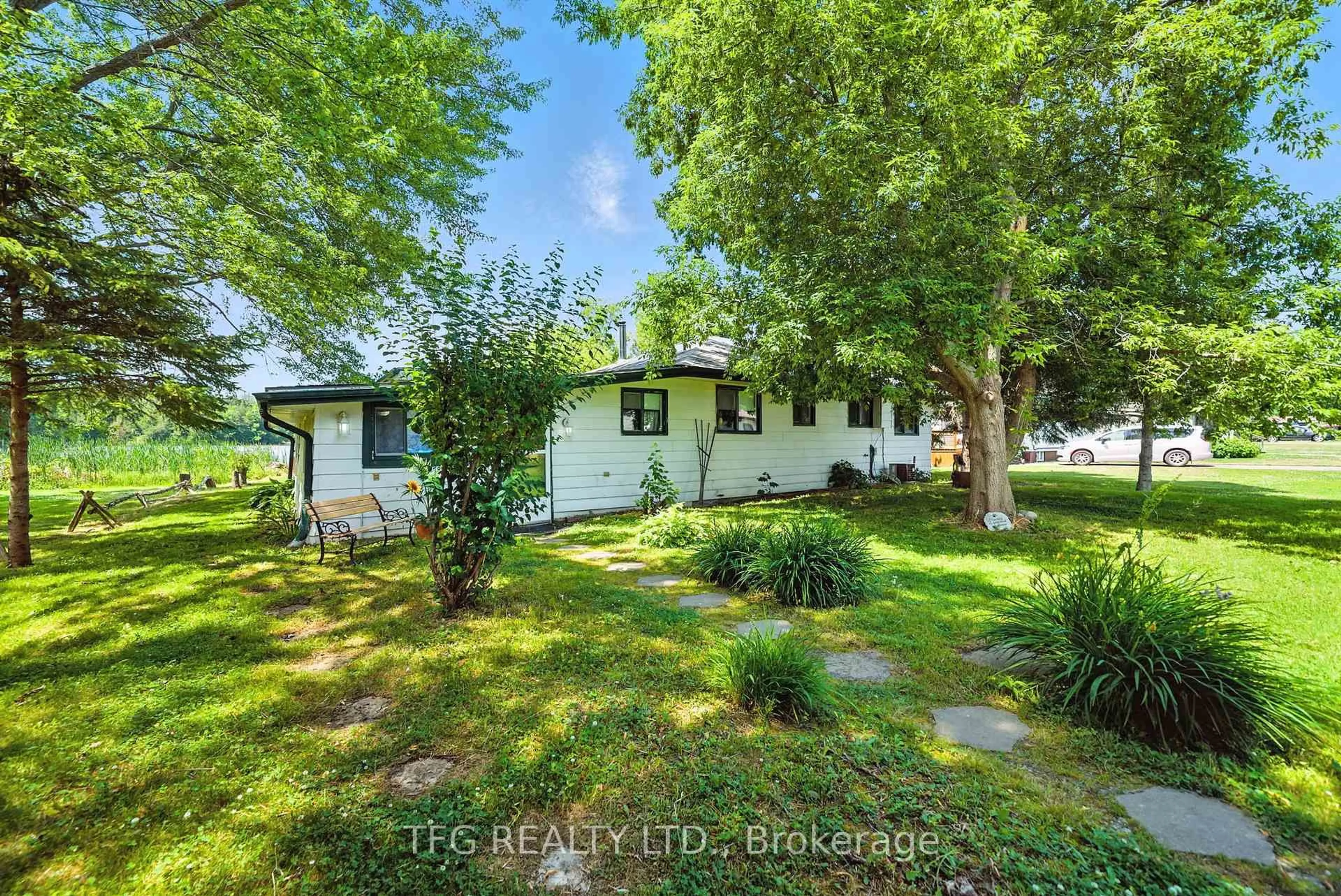 A pic from outside/outdoor area/front of a property/back of a property/a pic from drone, street for 112 Cedar Shores Dr, Trent Hills Ontario K0L 1Z0