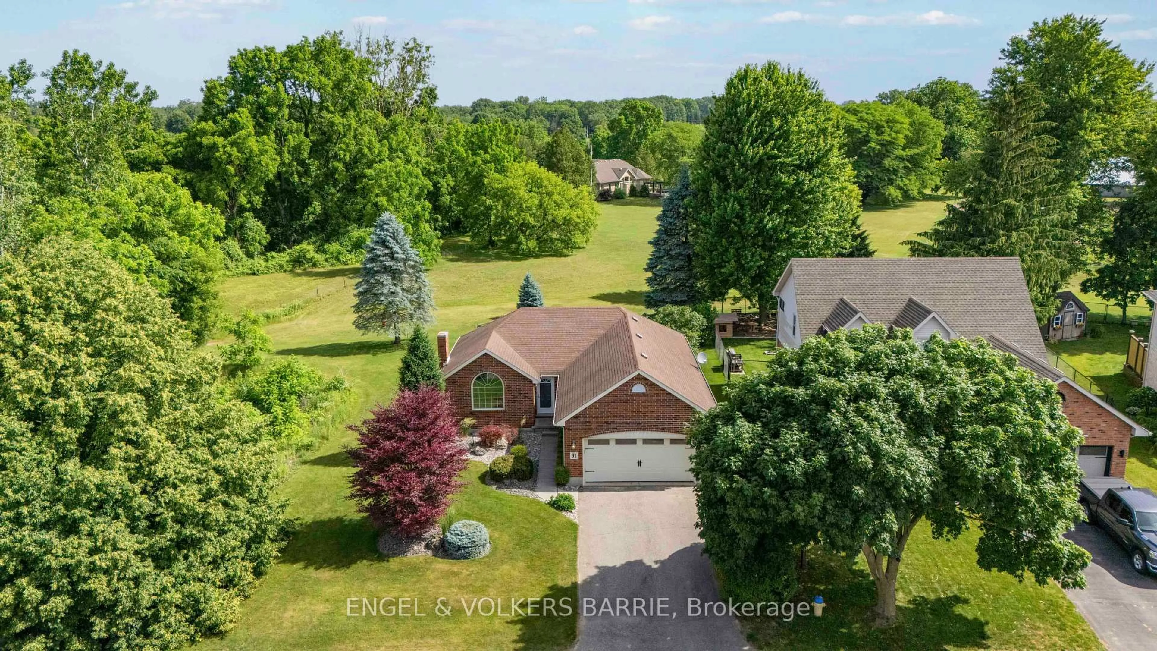 A pic from outside/outdoor area/front of a property/back of a property/a pic from drone, water/lake/river/ocean view for 91 Parkview Dr, Strathroy Caradoc Ontario N7G 4A3