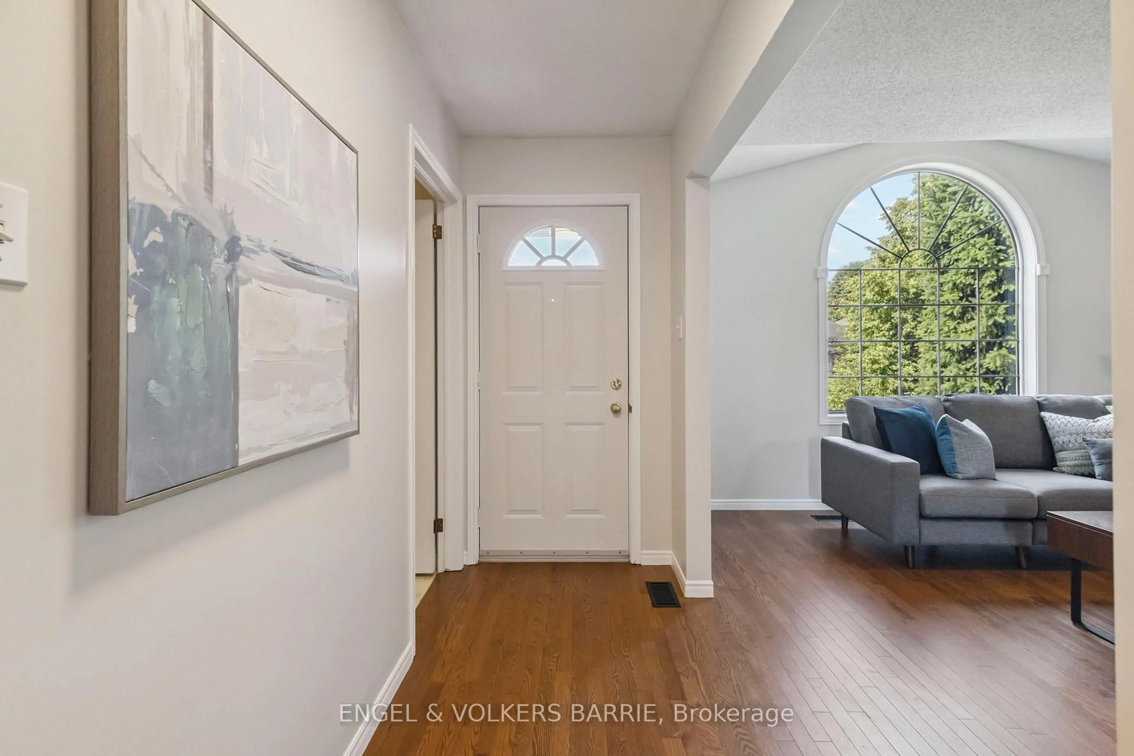 Indoor entryway for 91 Parkview Dr, Strathroy Caradoc Ontario N7G 4A3