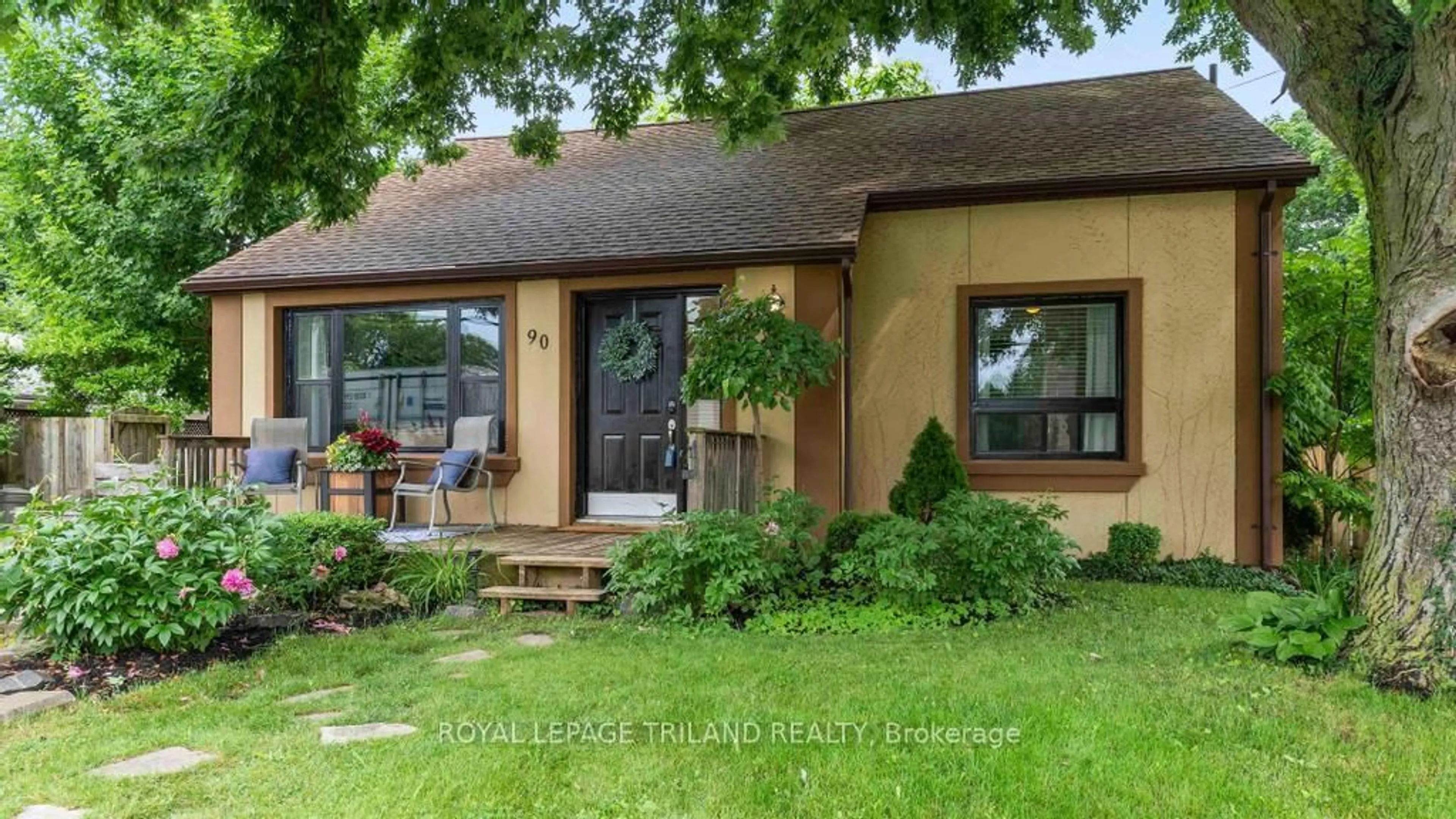 Home with brick exterior material, street for 90 QUEEN St, Thames Centre Ontario N0L 1G2