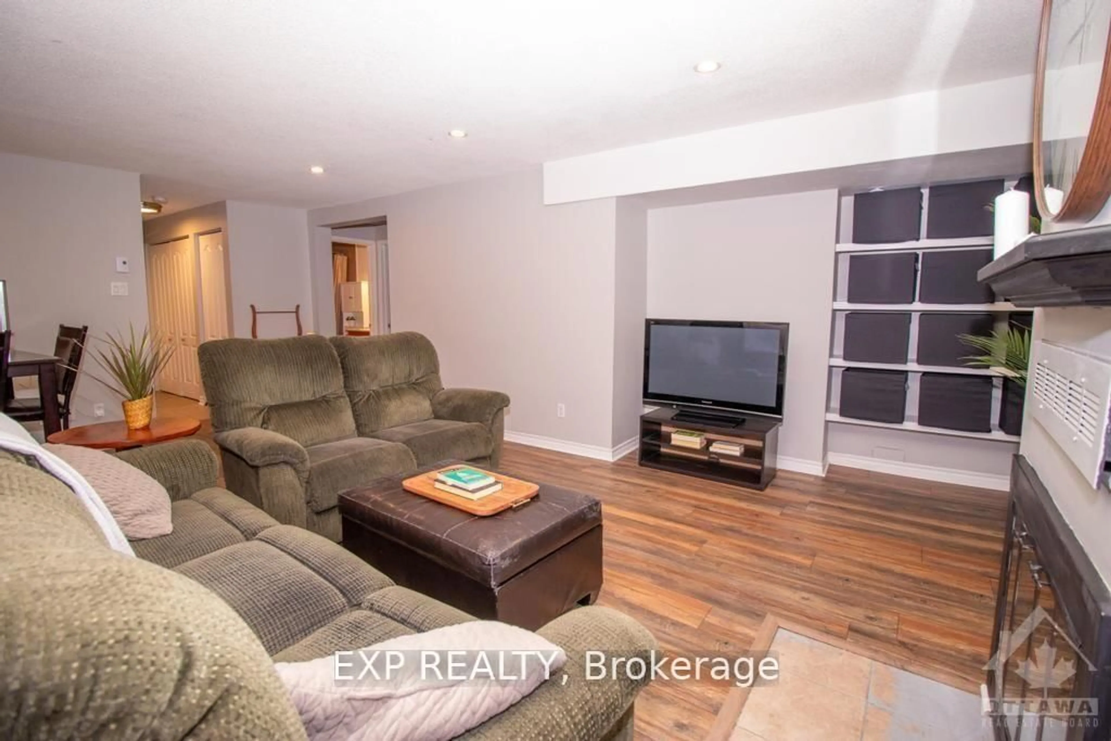 Living room with furniture, unknown for 244 CHARLOTTE St #1, Ottawa Ontario K1N 8L3