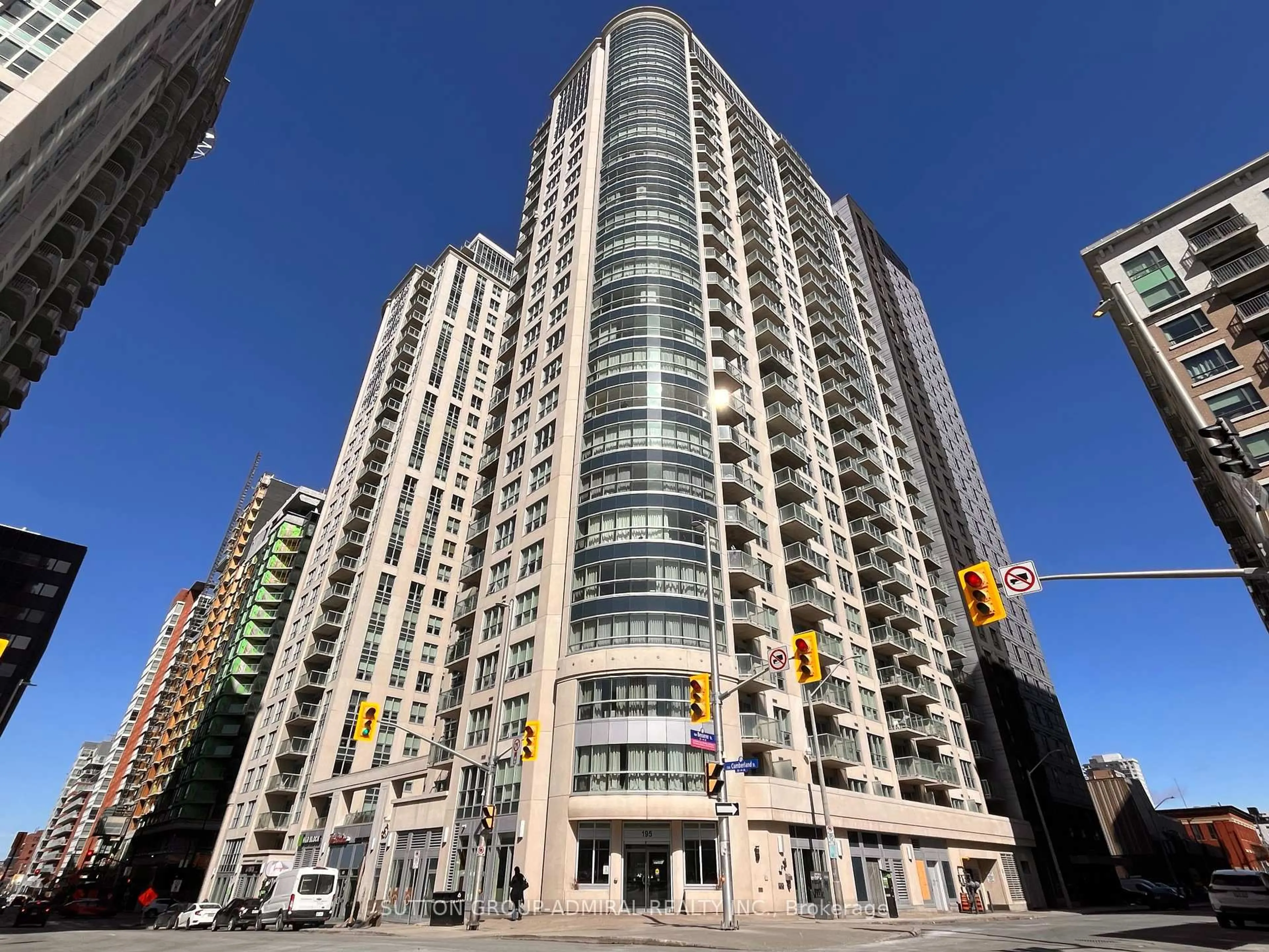 Indoor foyer for 195 Besserer St #803, Ottawa Ontario K1N 0B6