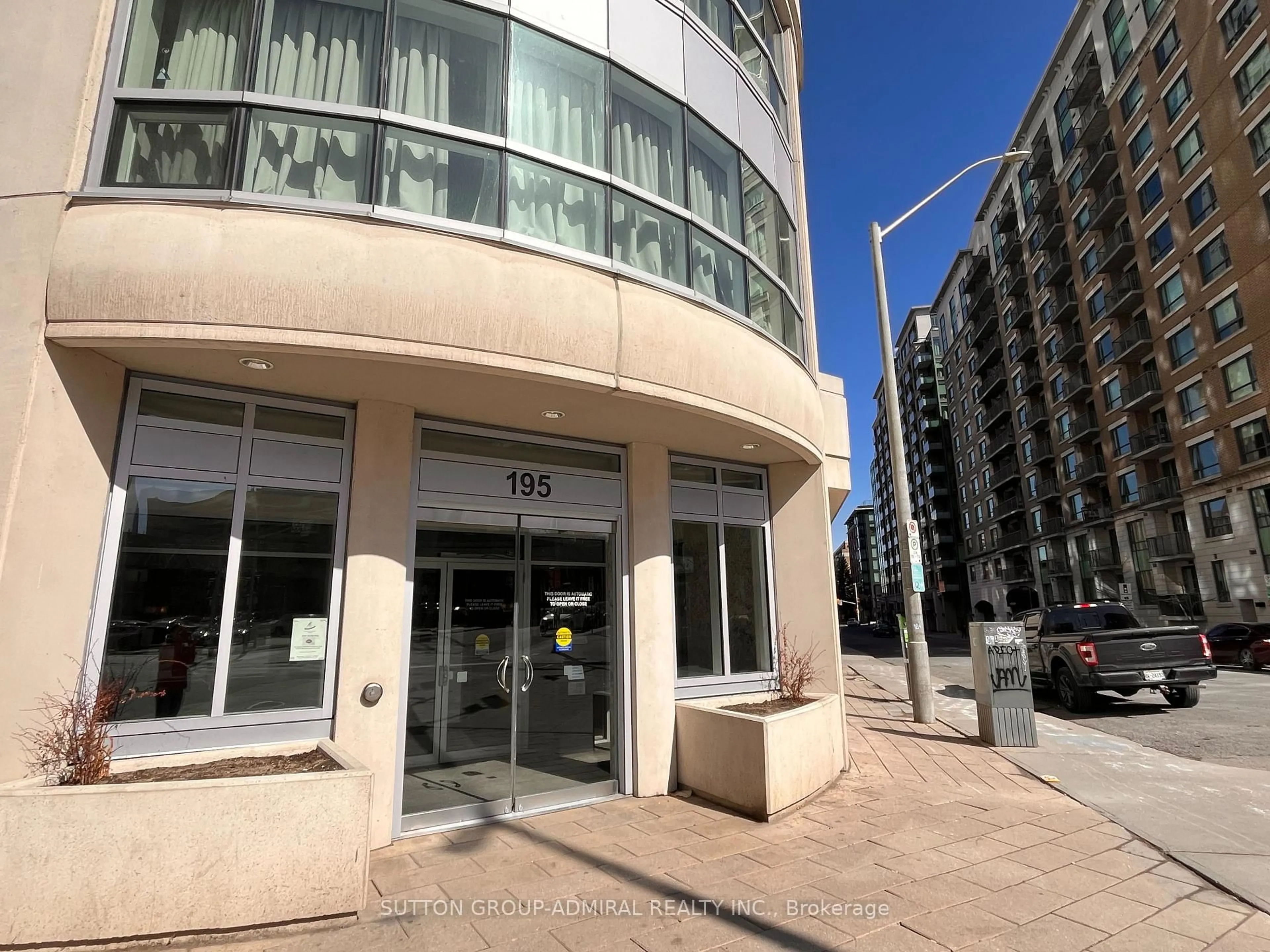 Indoor foyer for 195 Besserer St #803, Ottawa Ontario K1N 0B6