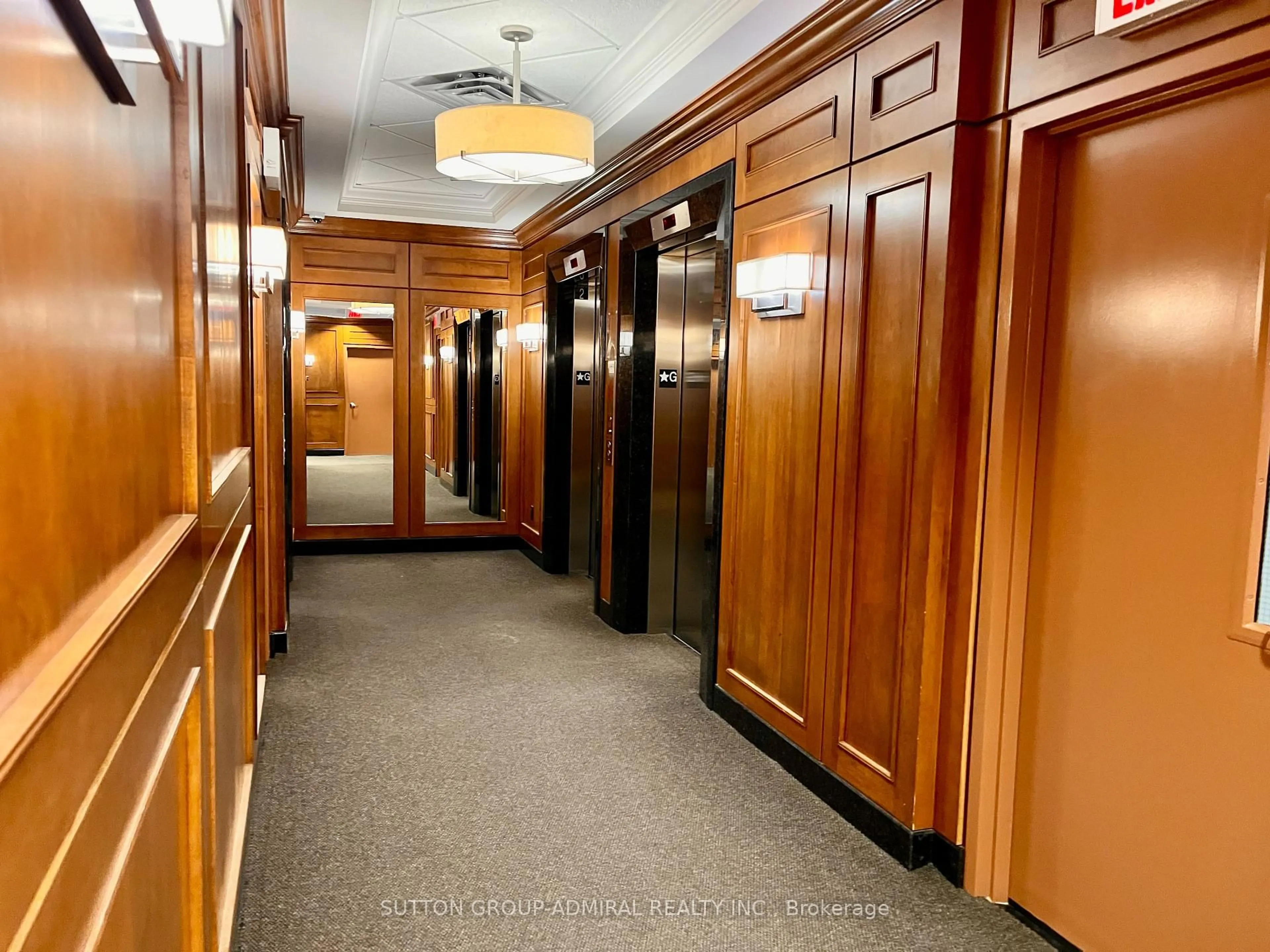 Indoor foyer for 195 Besserer St #803, Ottawa Ontario K1N 0B6