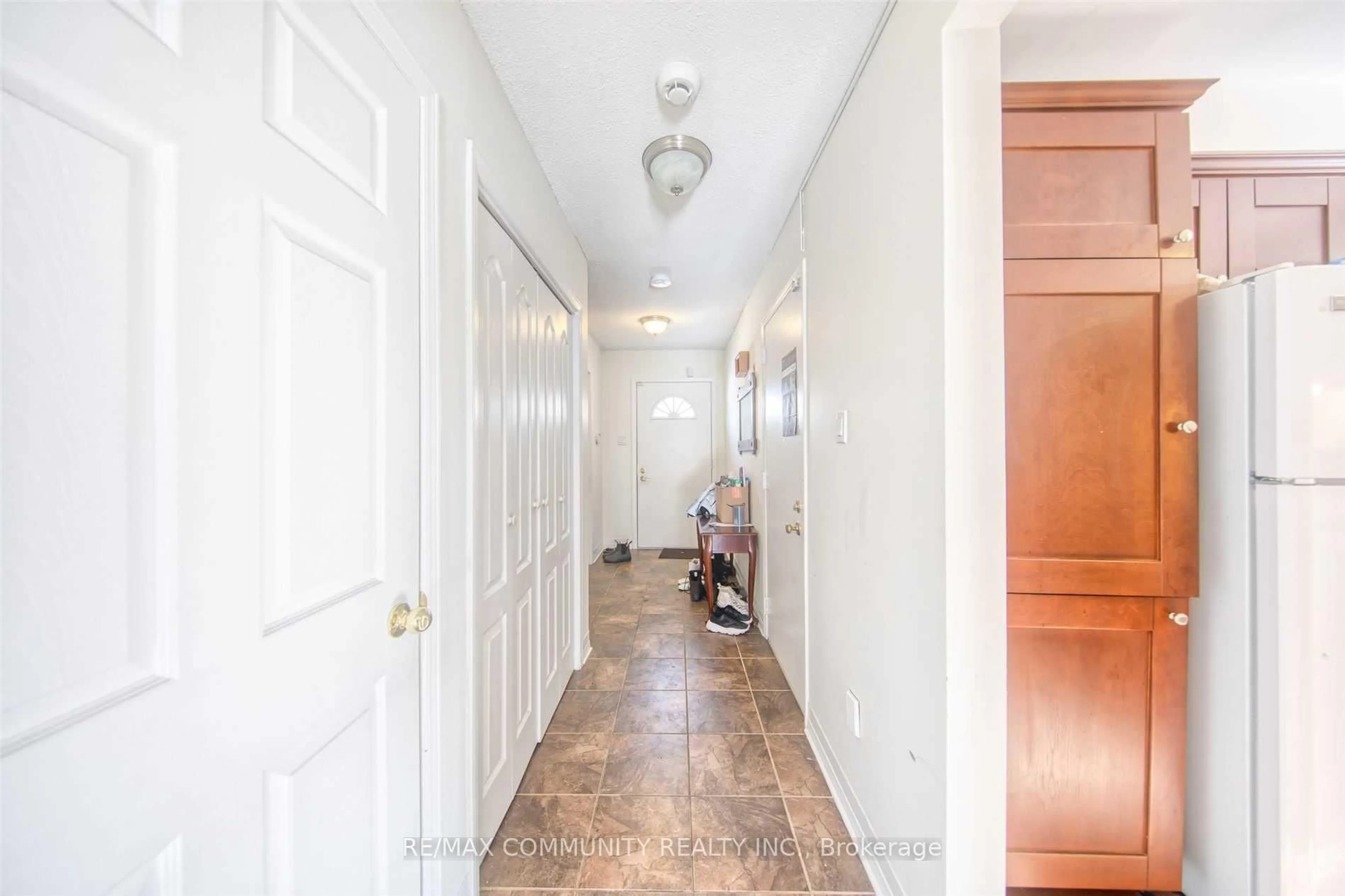Indoor entryway for 60 Keefer Rd, Thorold Ontario L2V 4T4