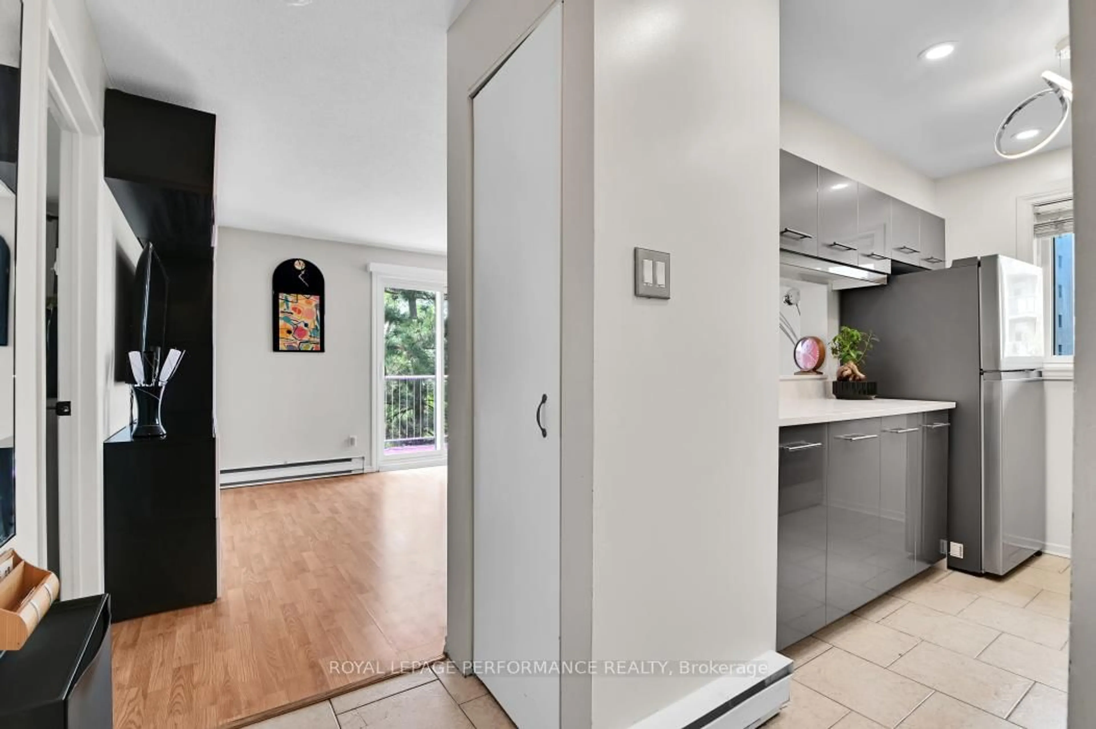 Unknown for 250 Brittany Dr #409, Ottawa Ontario K1K 4M1