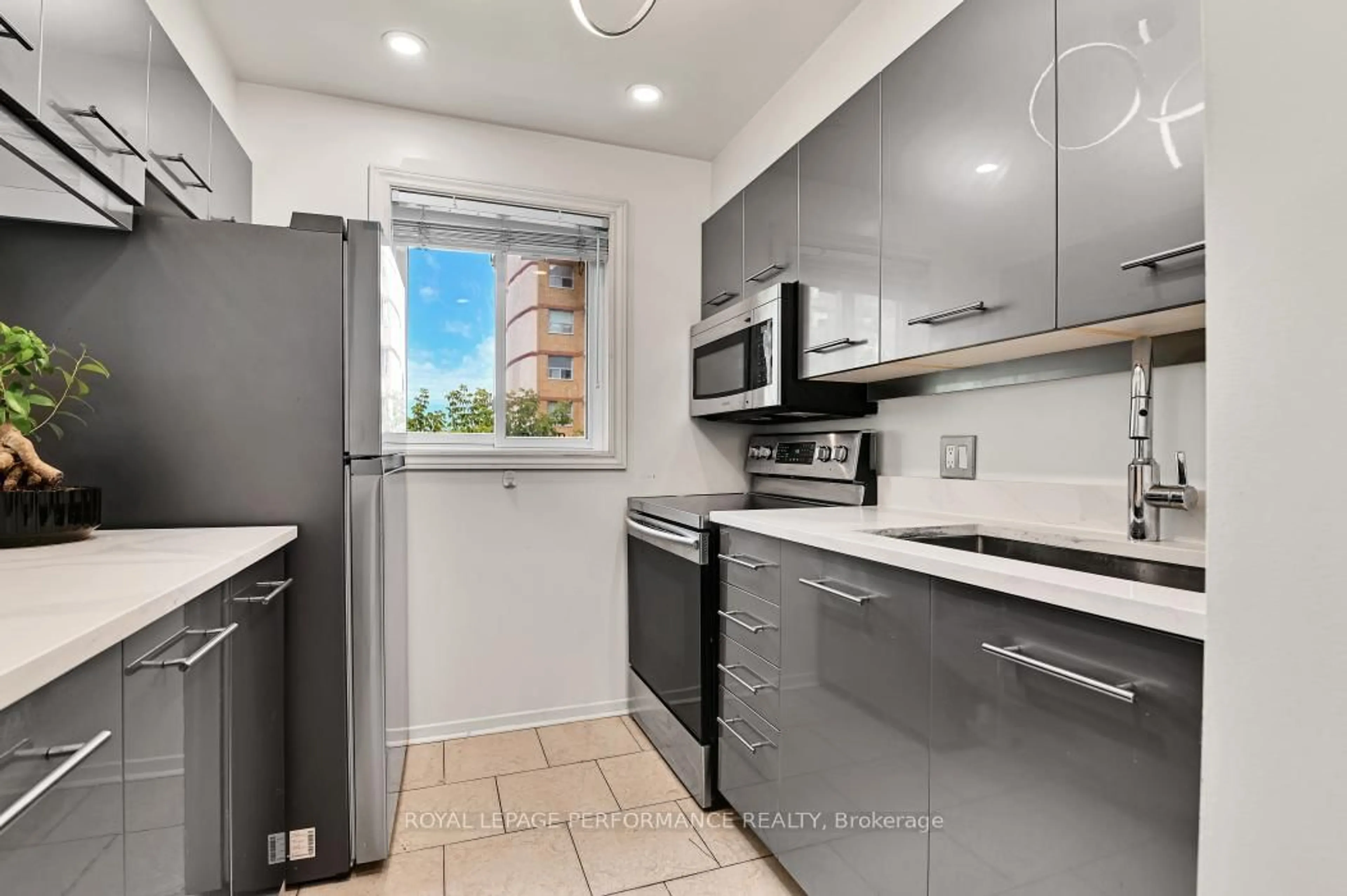 Standard kitchen, unknown for 250 Brittany Dr #409, Ottawa Ontario K1K 4M1