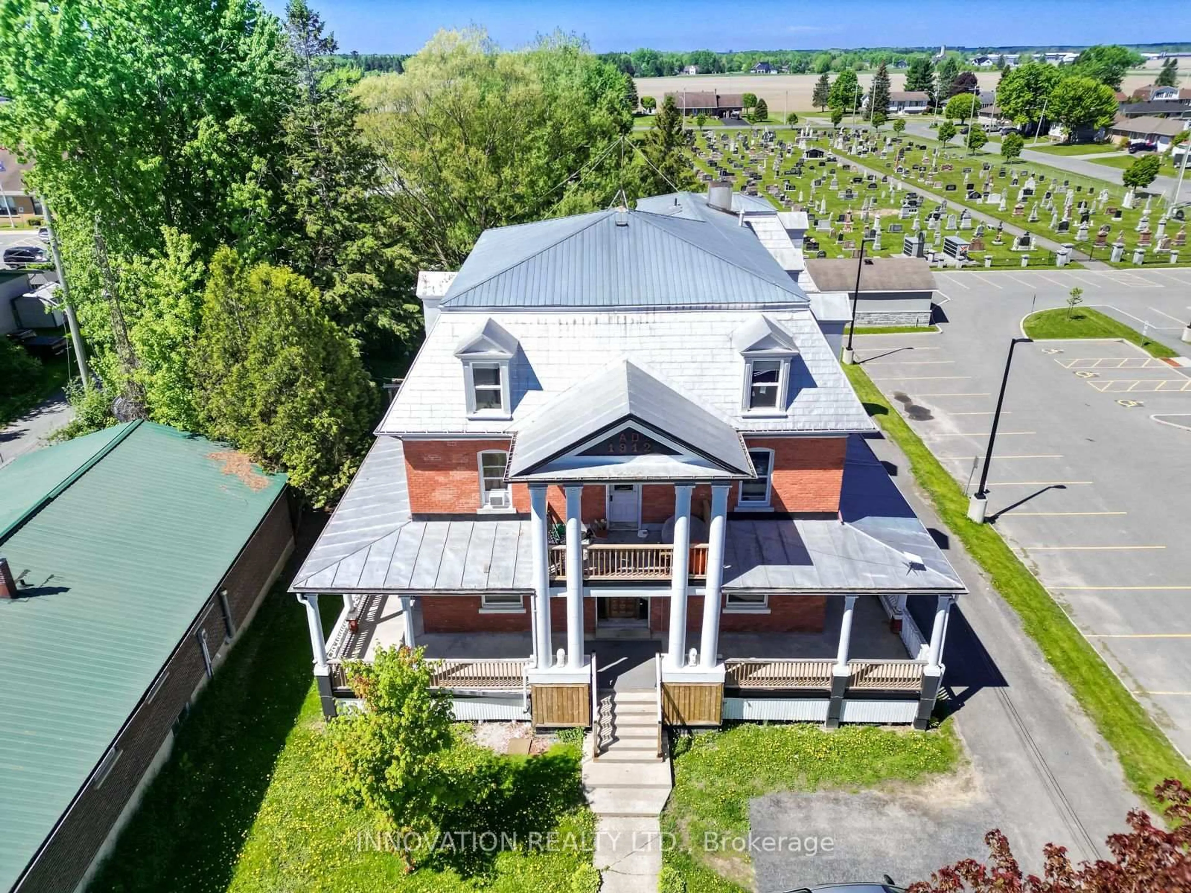 A pic from outside/outdoor area/front of a property/back of a property/a pic from drone, building for 4550 Ste-Catherine St, The Nation Ontario K0C 2B0