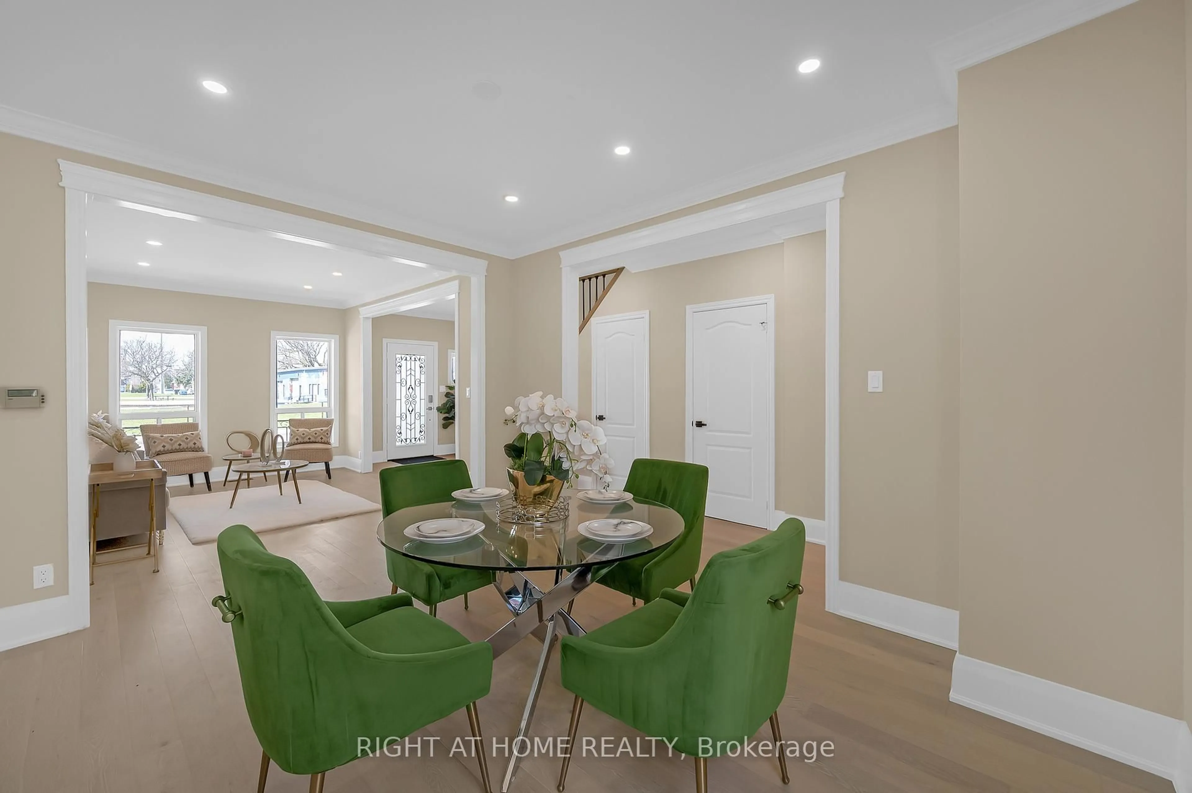 Dining room, ceramic/tile floor for 98 Birch Ave, Hamilton Ontario L8L 6H7