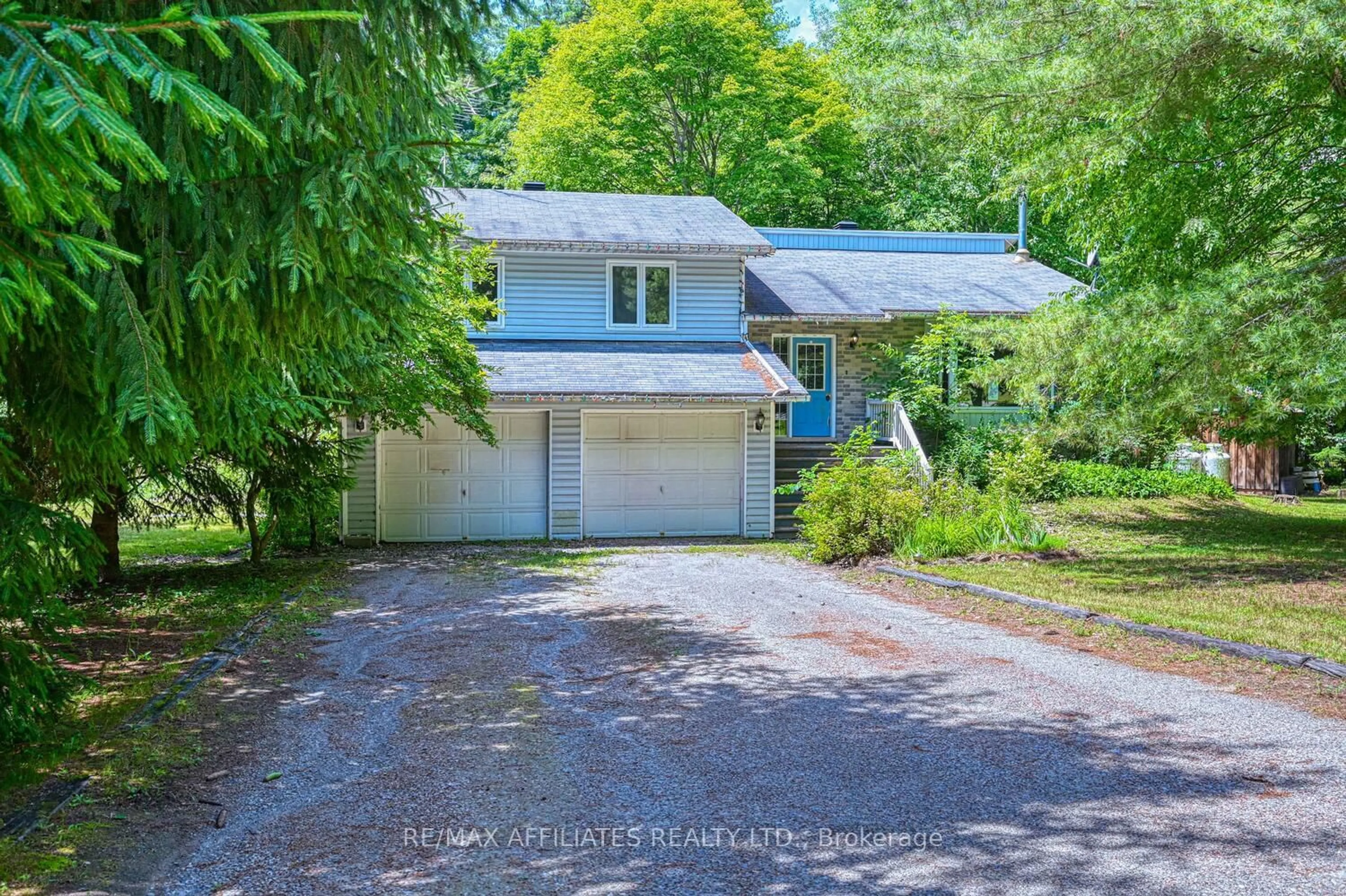 A pic from outside/outdoor area/front of a property/back of a property/a pic from drone, street for 122 Church Ave, Perth Ontario K7H 0H1