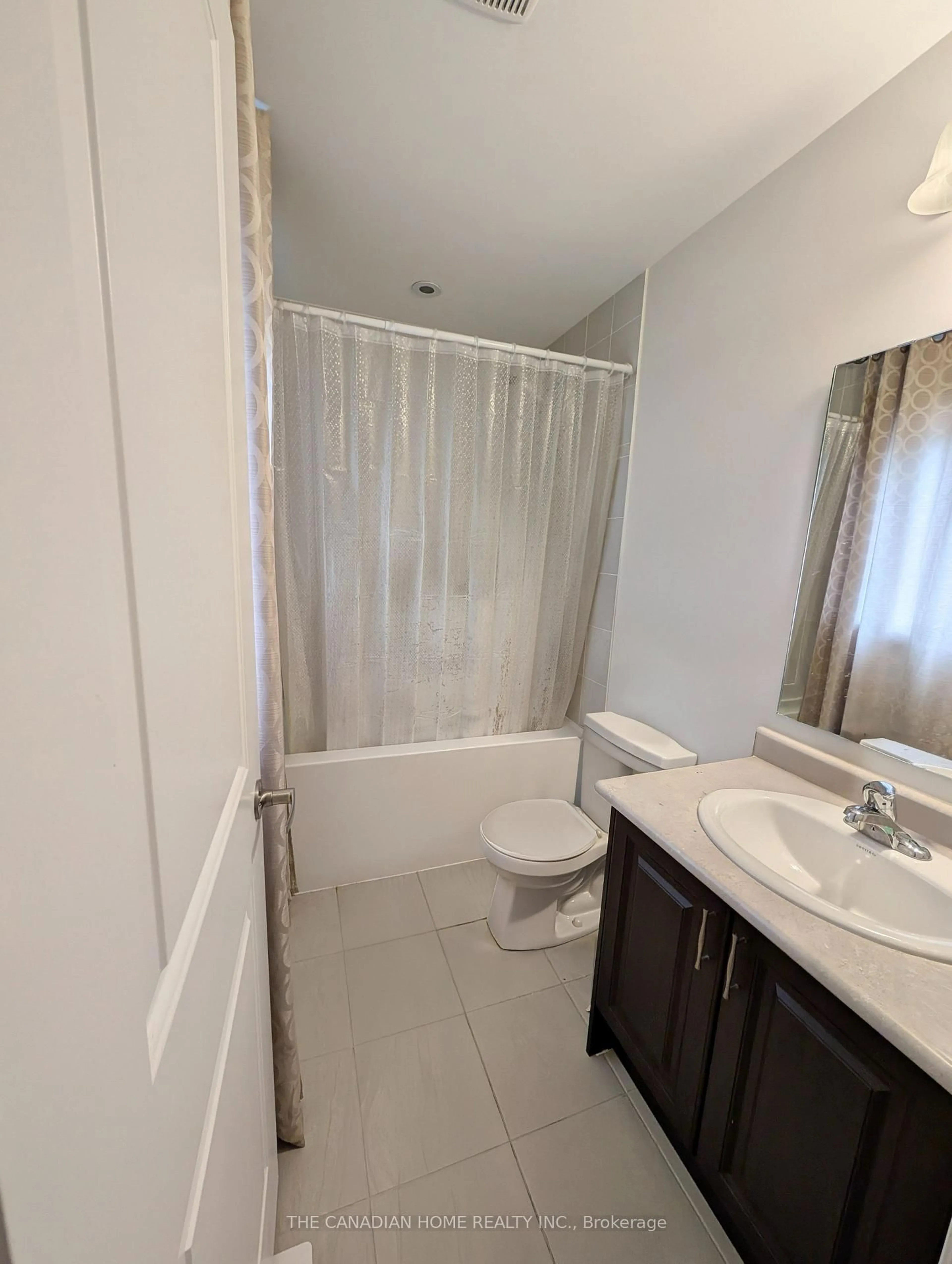 Standard bathroom, unknown for 4220 Cherry Heights Ave, Lincoln Ontario L3J 0R3