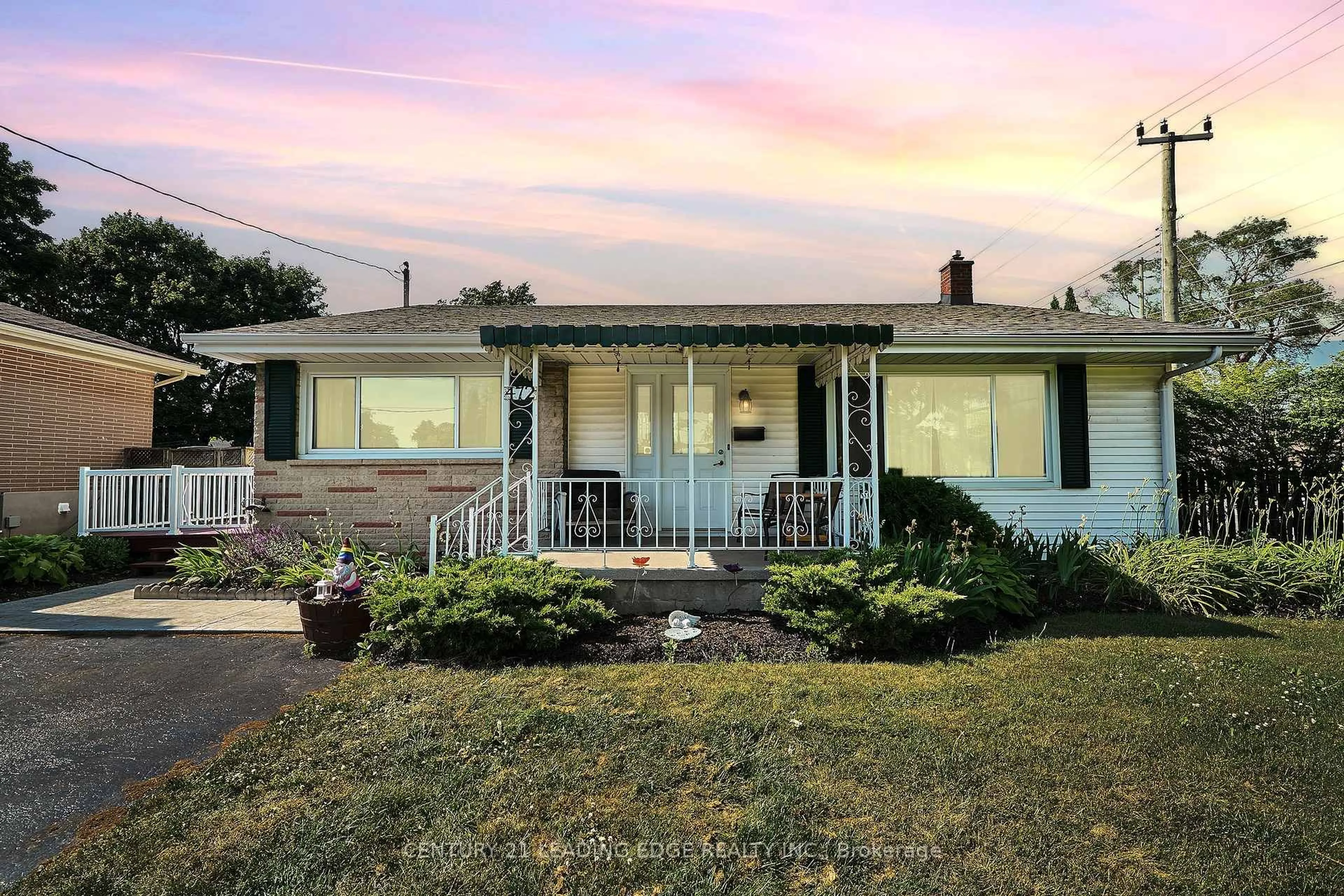 Home with vinyl exterior material, street for 472 Victoria Ave, Belleville Ontario K8N 2G3