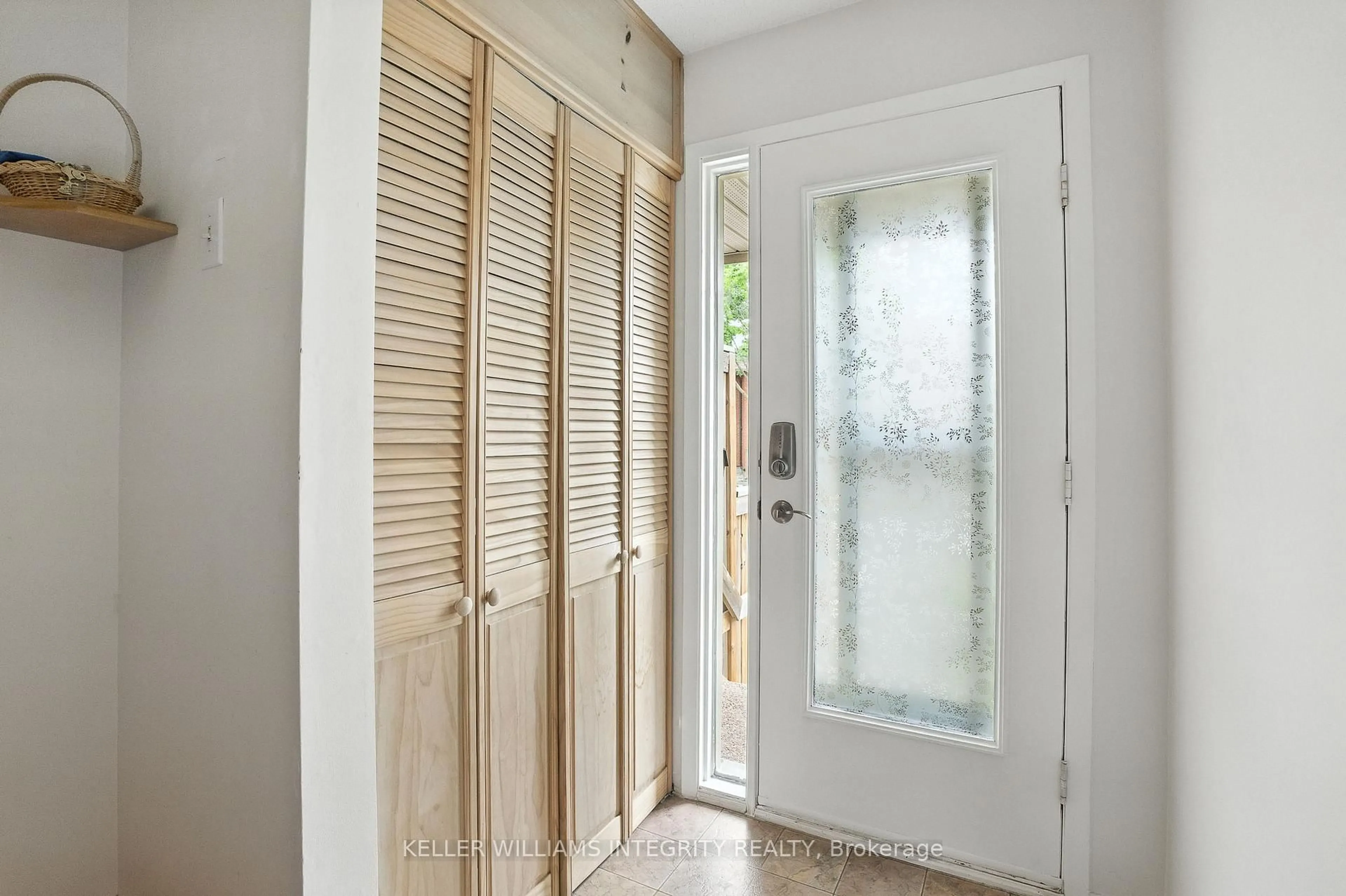Indoor entryway for 1750 Marsala Cres #203, Ottawa Ontario K4A 2G5