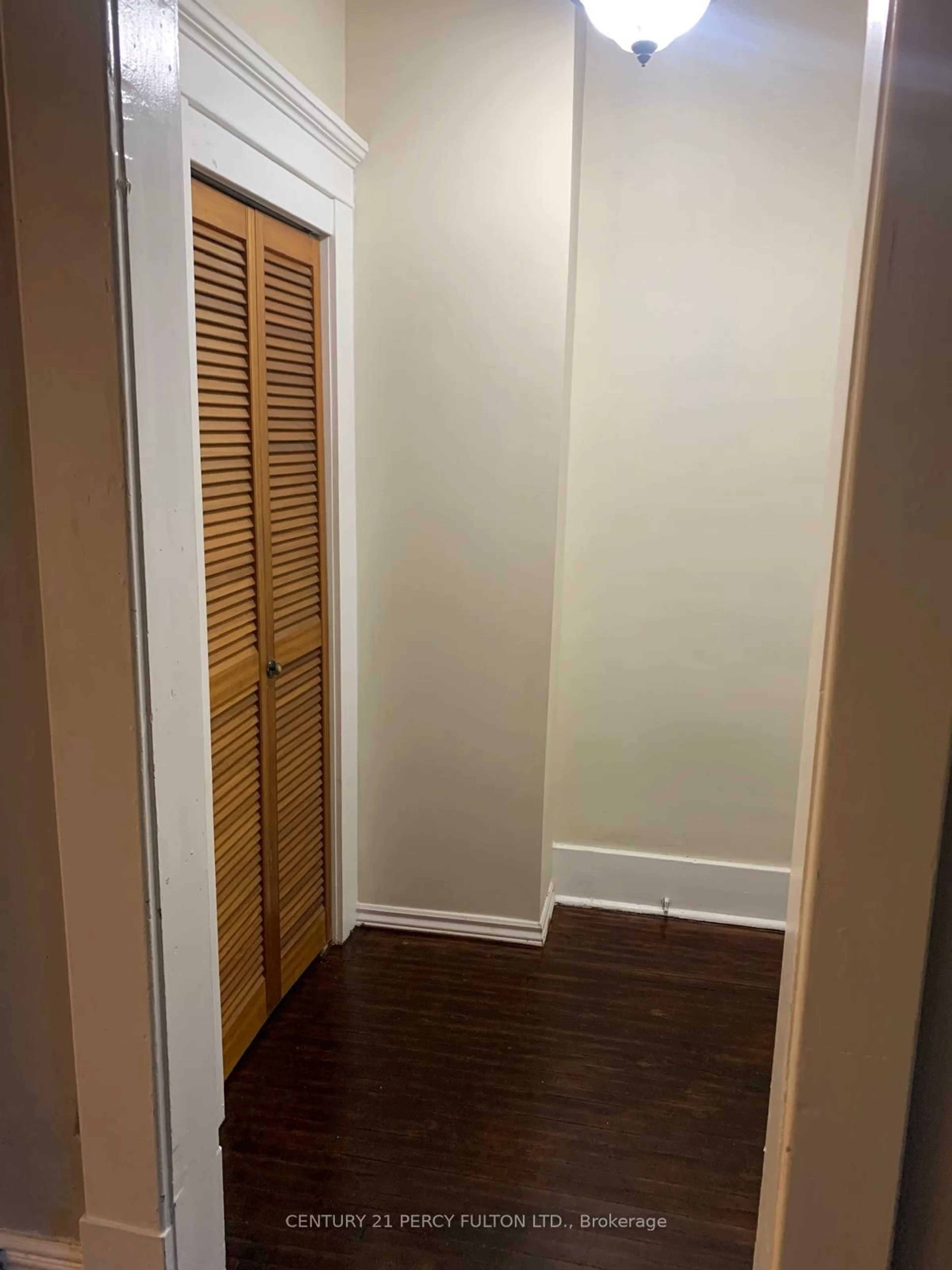 A pic of a room for 541 Aylmer St, Peterborough Central Ontario K9H 3W6