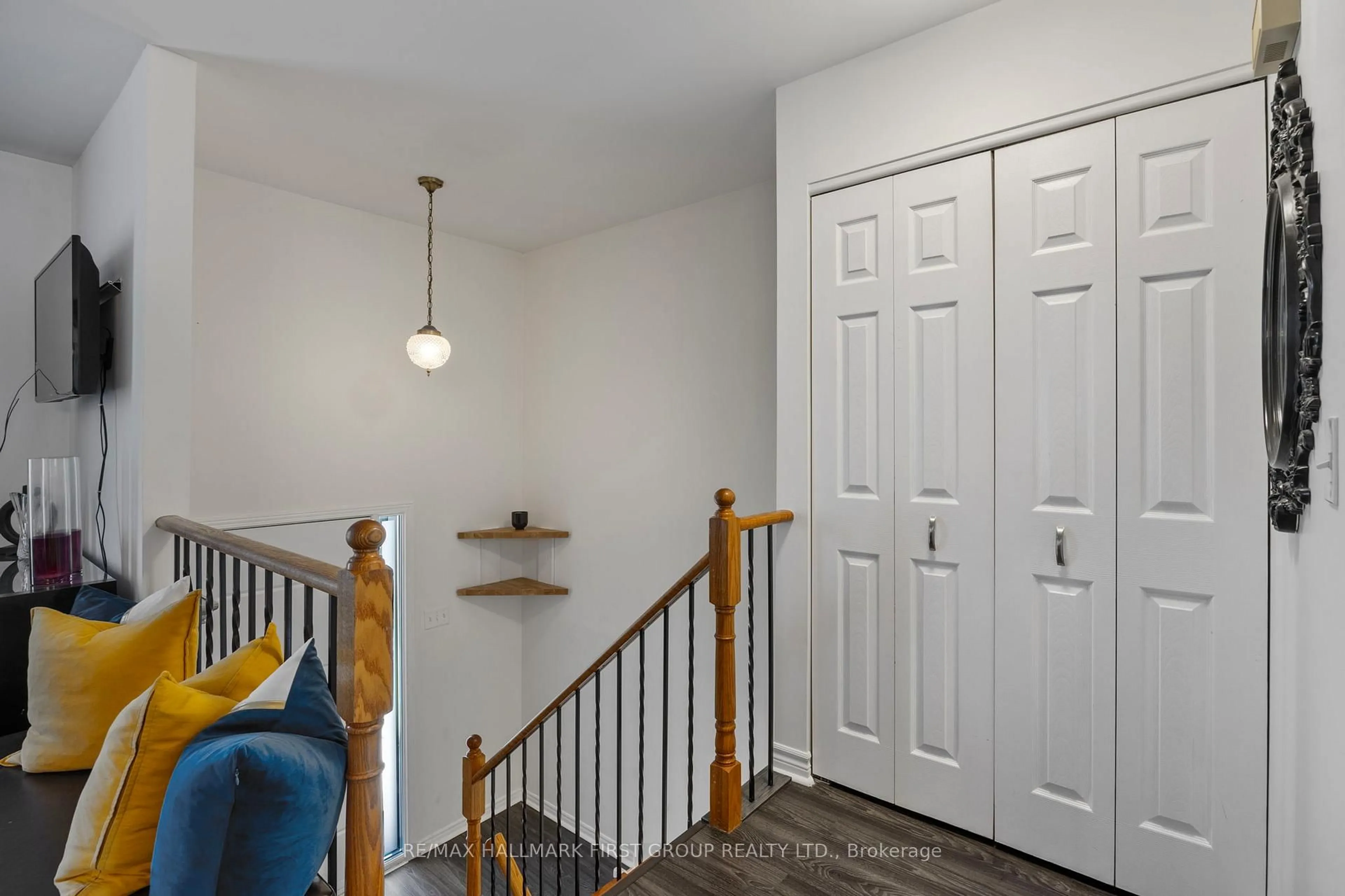Indoor entryway for 449 Burnham Manor Crt, Cobourg Ontario K9A 5B9
