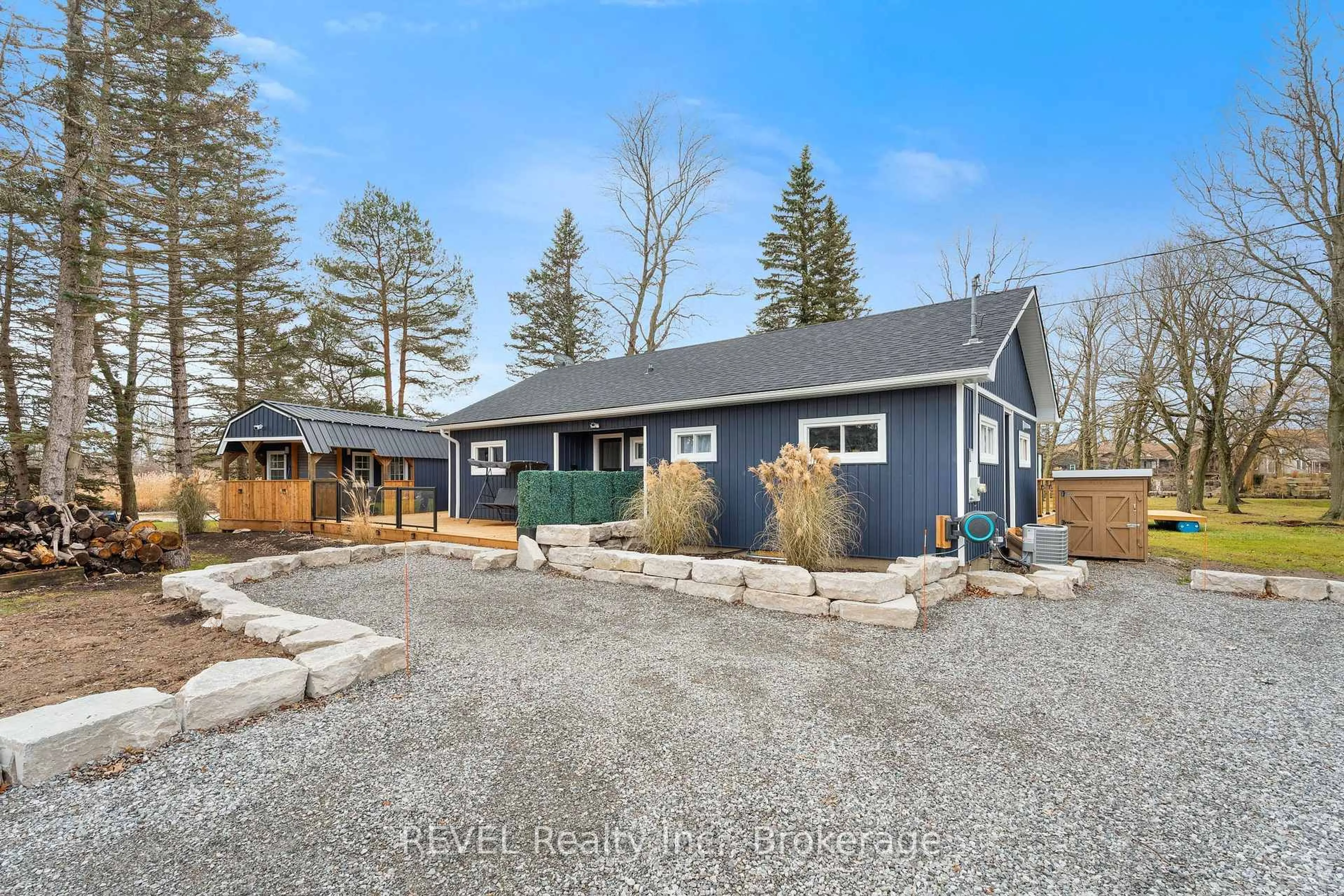 A pic from outside/outdoor area/front of a property/back of a property/a pic from drone, street for 3485 Switch Rd, Fort Erie Ontario L0S 1S0
