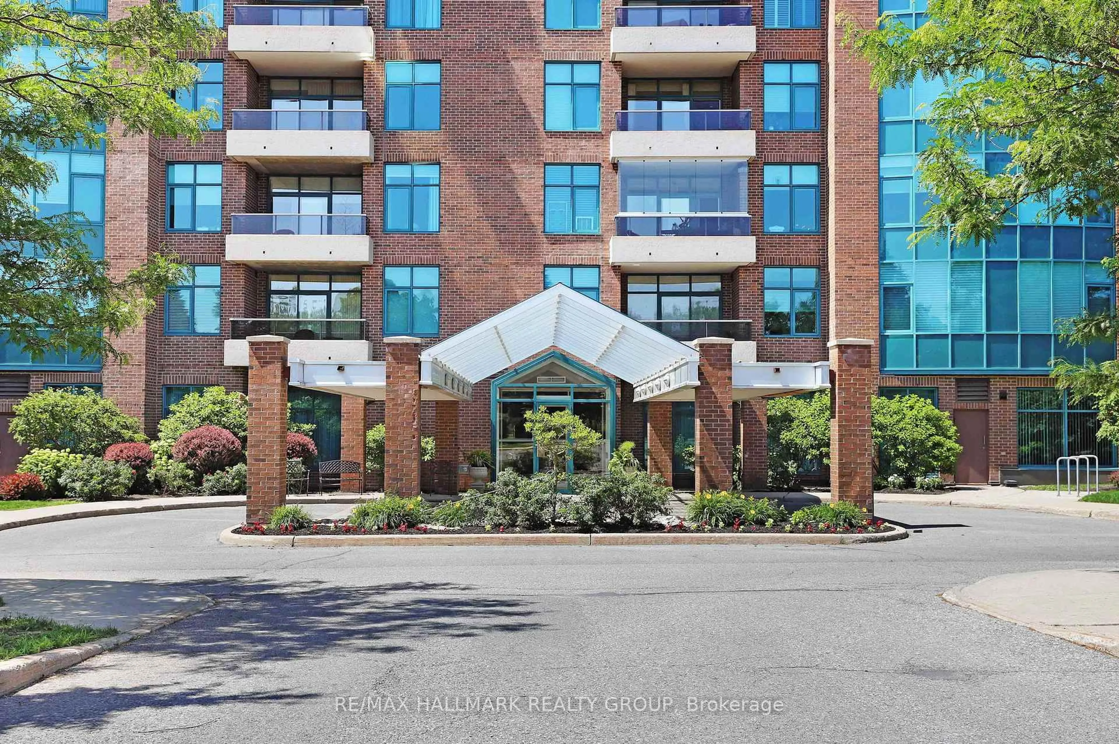 Indoor foyer for 3580 RIVERGATE Way #1706, Ottawa Ontario K1V 1V5