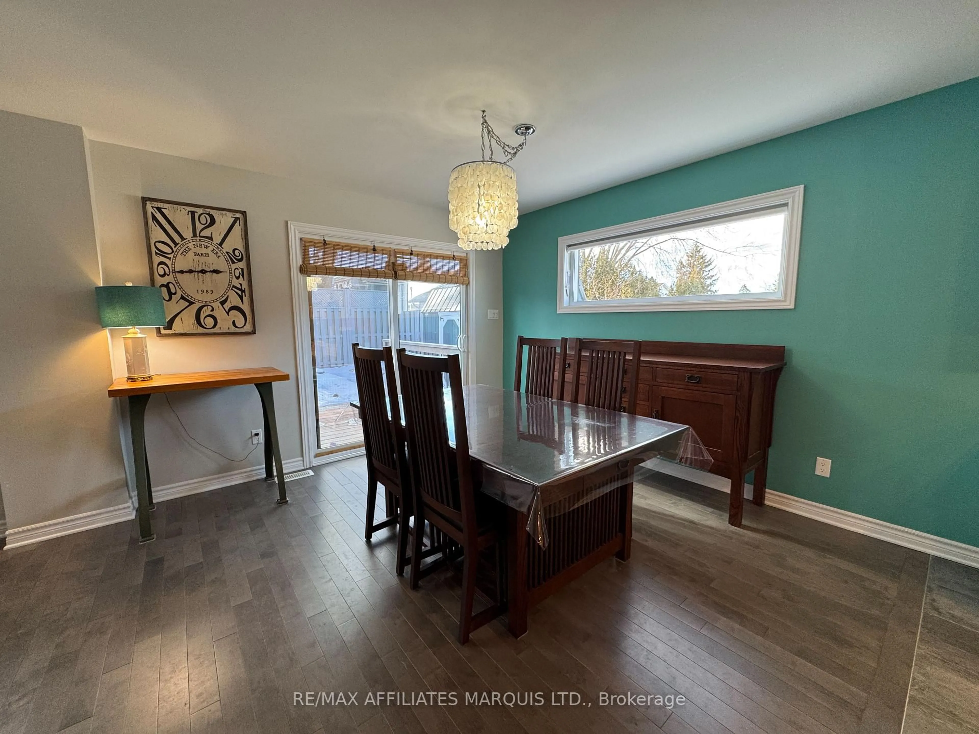 Dining room, wood/laminate floor for 306 Belfort Cres, Cornwall Ontario K6H 0H3