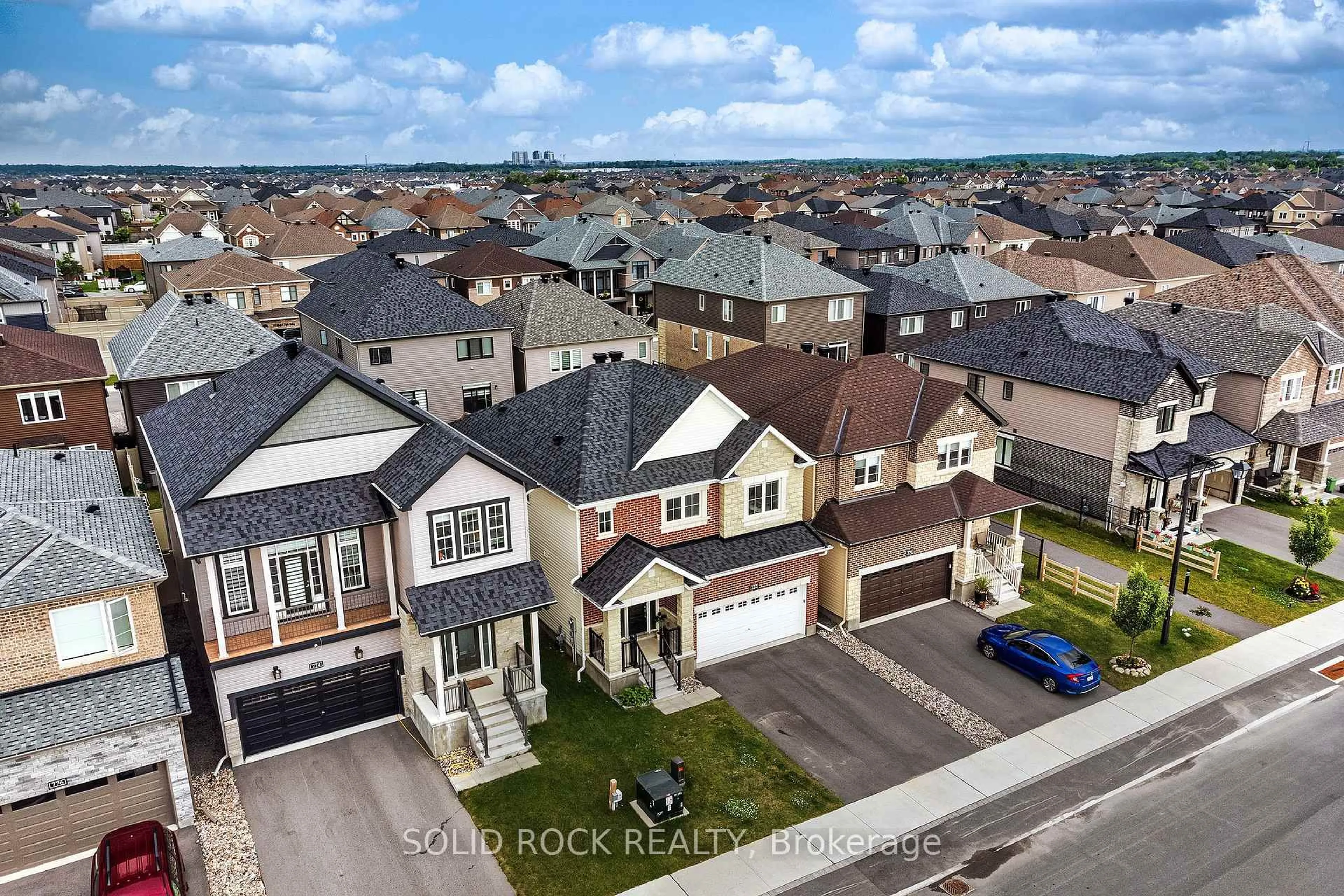 A pic from outside/outdoor area/front of a property/back of a property/a pic from drone, street for 772 Cappamore Dr, Ottawa Ontario K2J 6V6