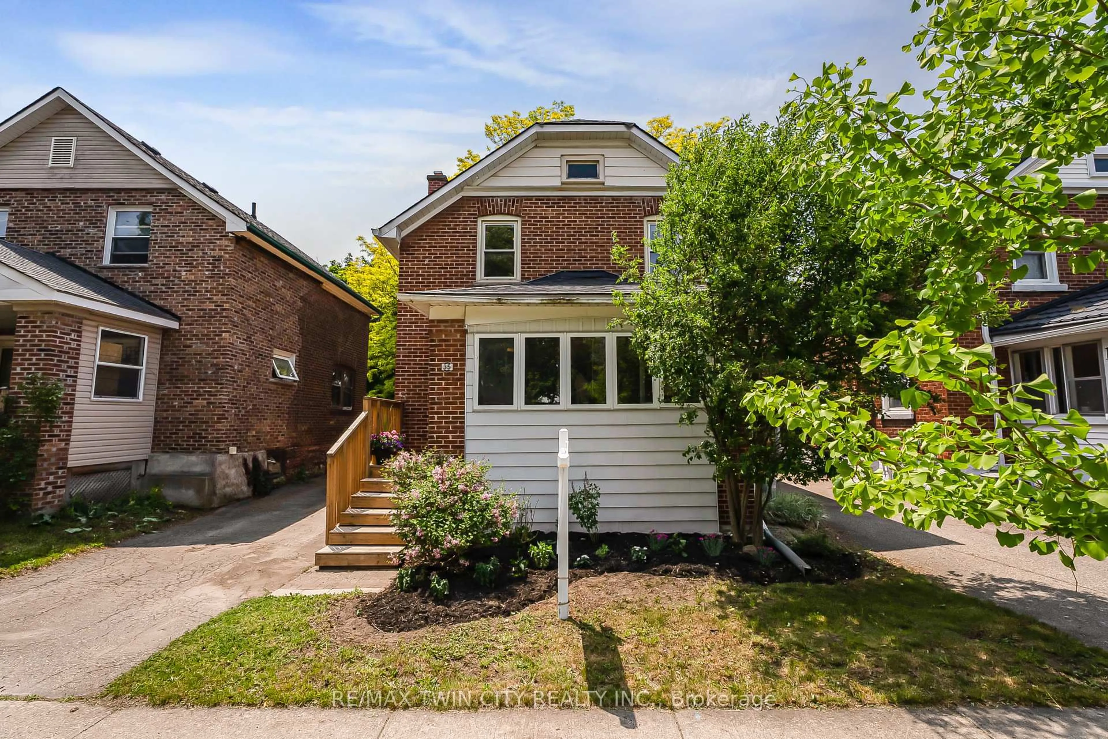Home with brick exterior material, street for 35 Moore Ave, Waterloo Ontario N2J 3E4