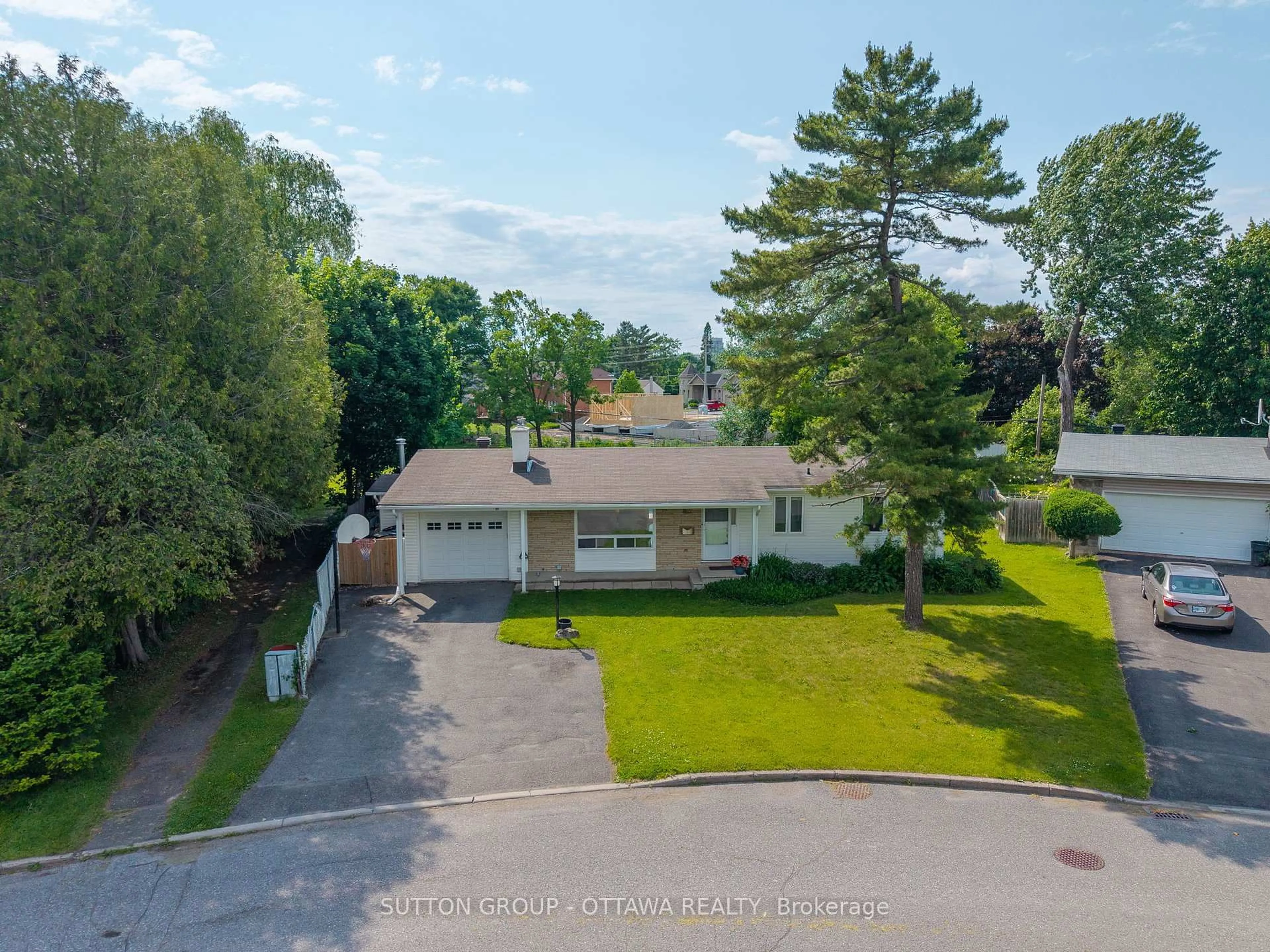 A pic from outside/outdoor area/front of a property/back of a property/a pic from drone, street for 19 Donland Ave, Ottawa Ontario K2G 3A4