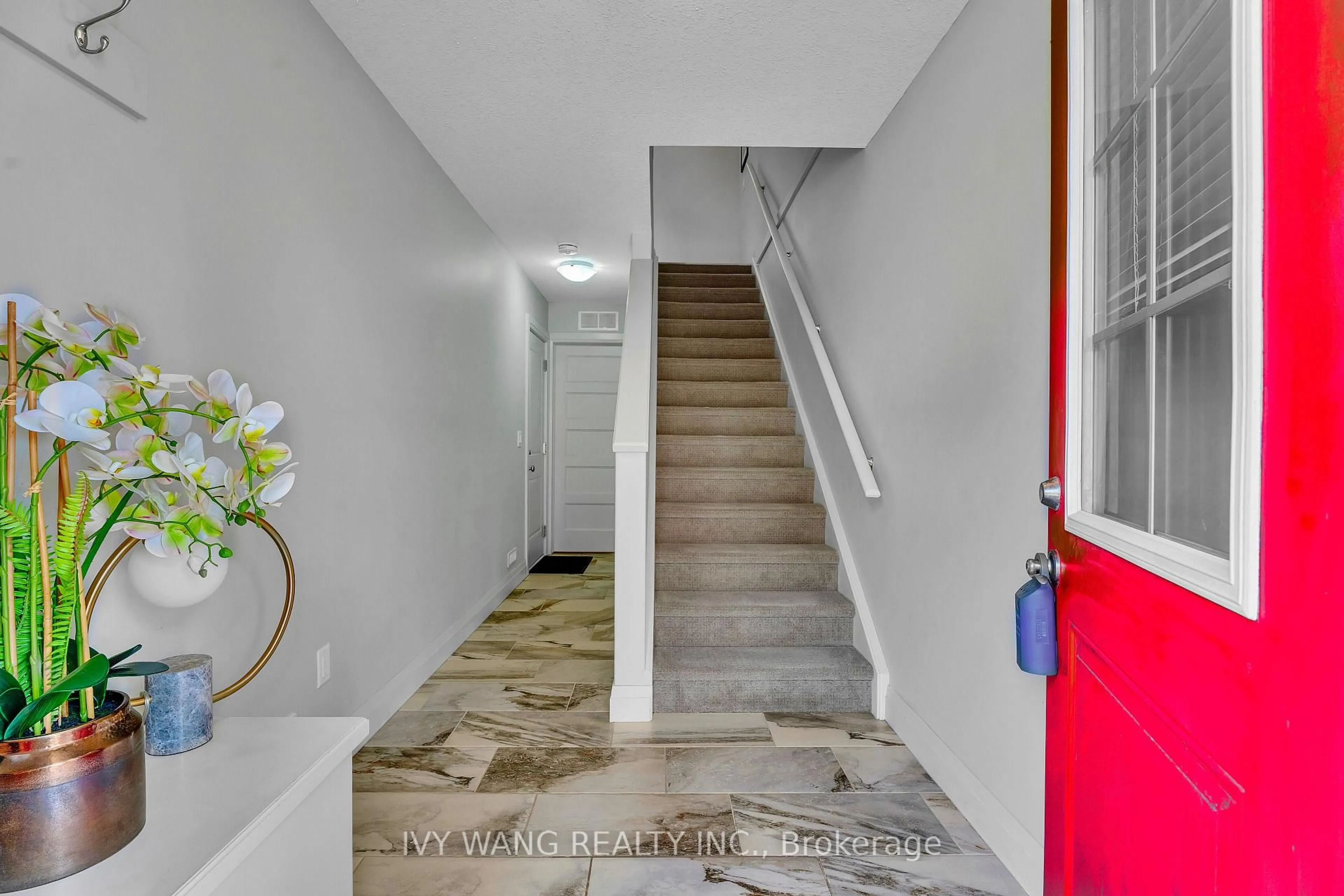 Indoor entryway for 3025 Singleton Ave #84, London South Ontario N6L 0E6