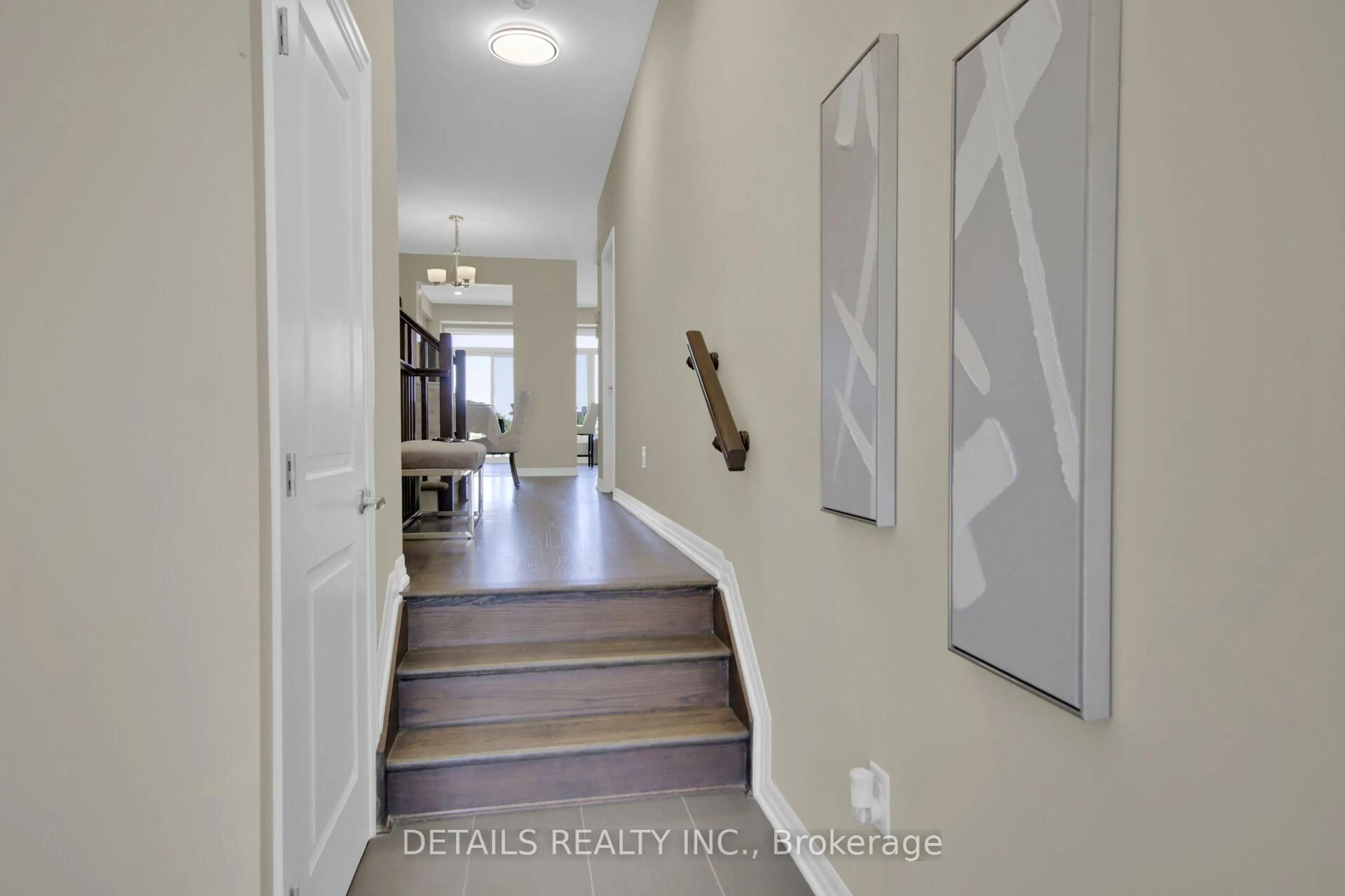 Indoor entryway for 136 Overberg Way, Ottawa Ontario K2S 0V8