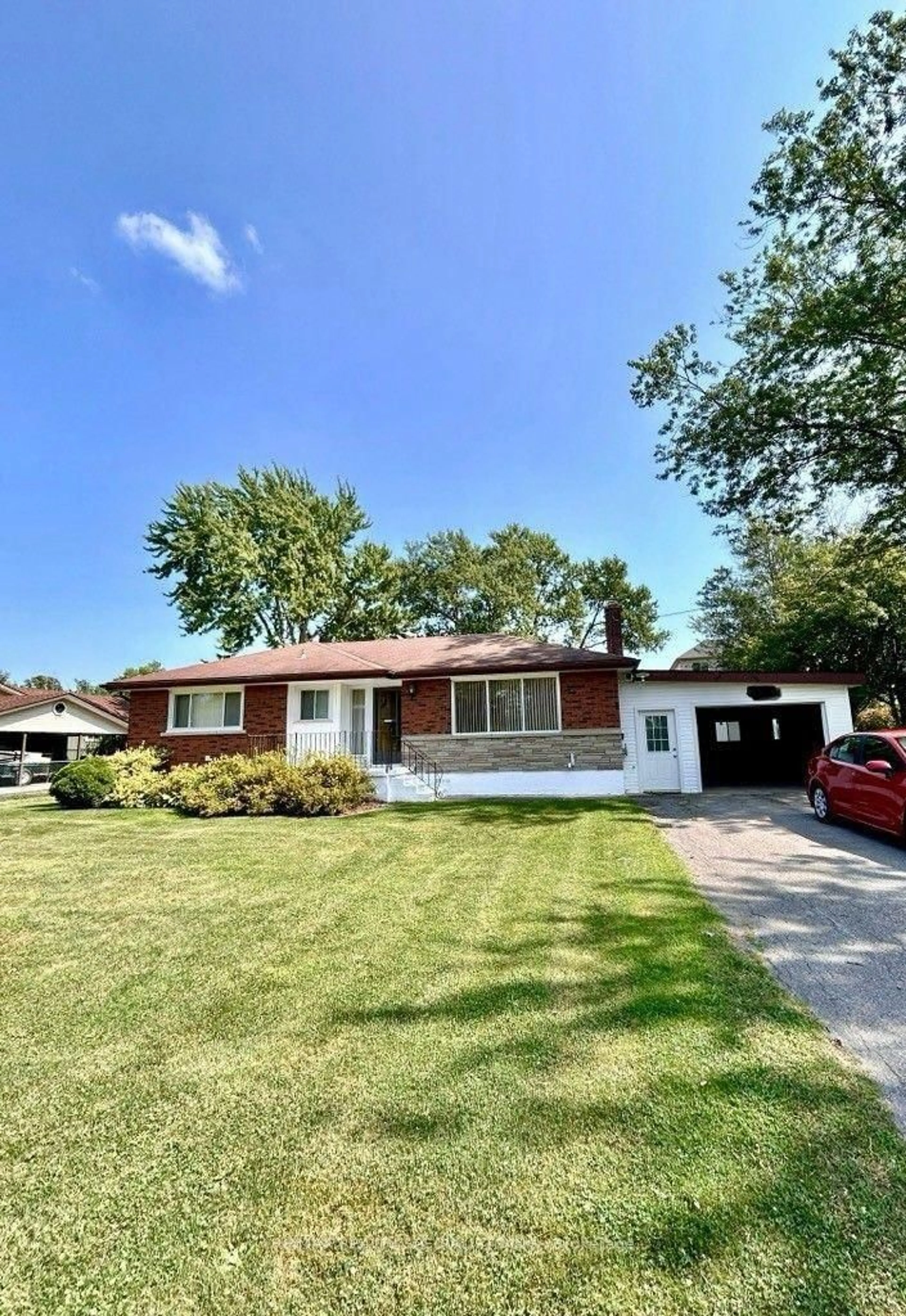 Home with vinyl exterior material, street for 4486 Lyons Creek Rd, Niagara Falls Ontario L2E 6S6