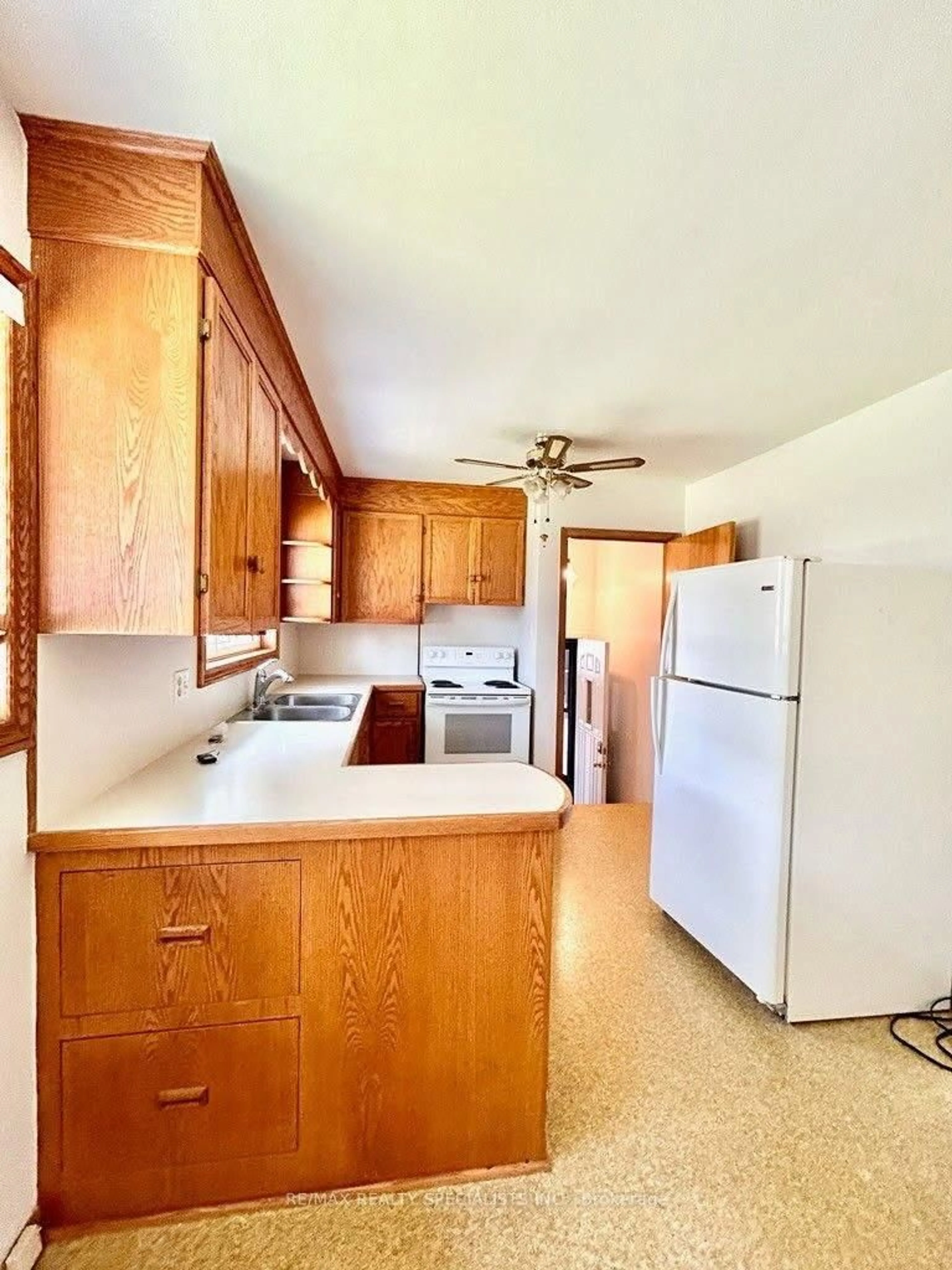 Standard kitchen, unknown for 4486 Lyons Creek Rd, Niagara Falls Ontario L2E 6S6