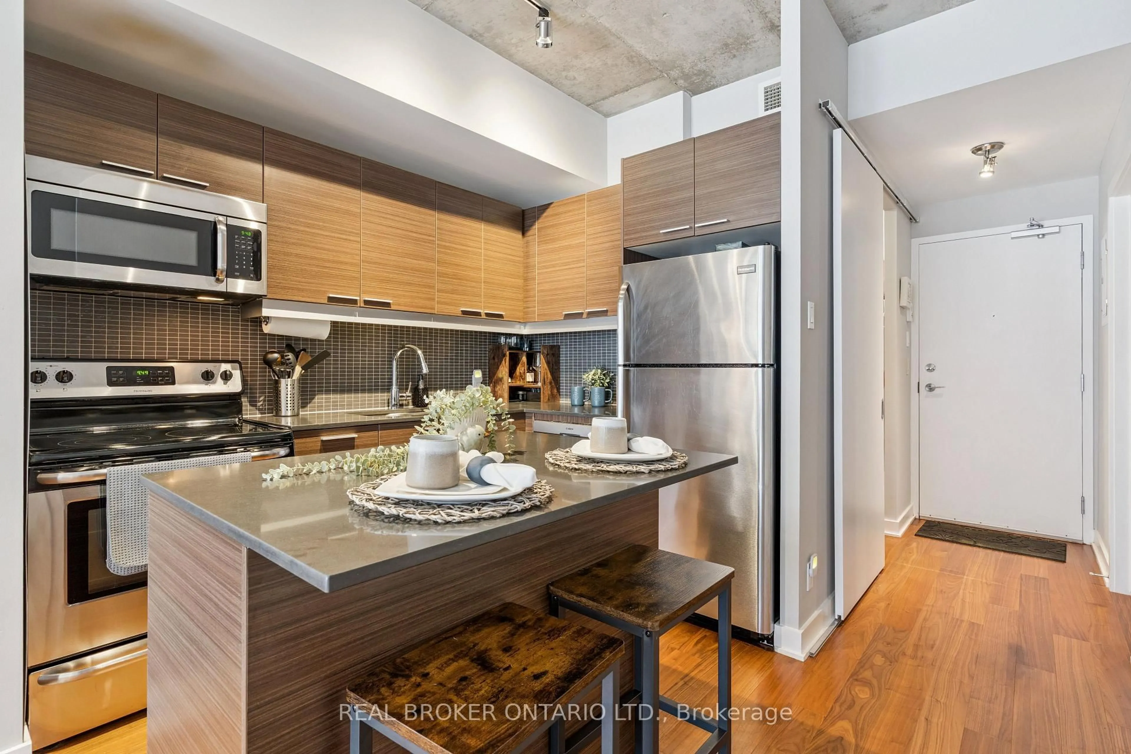 Standard kitchen, unknown for 349 Mcleod St #623, Ottawa Ontario K2P 0S1