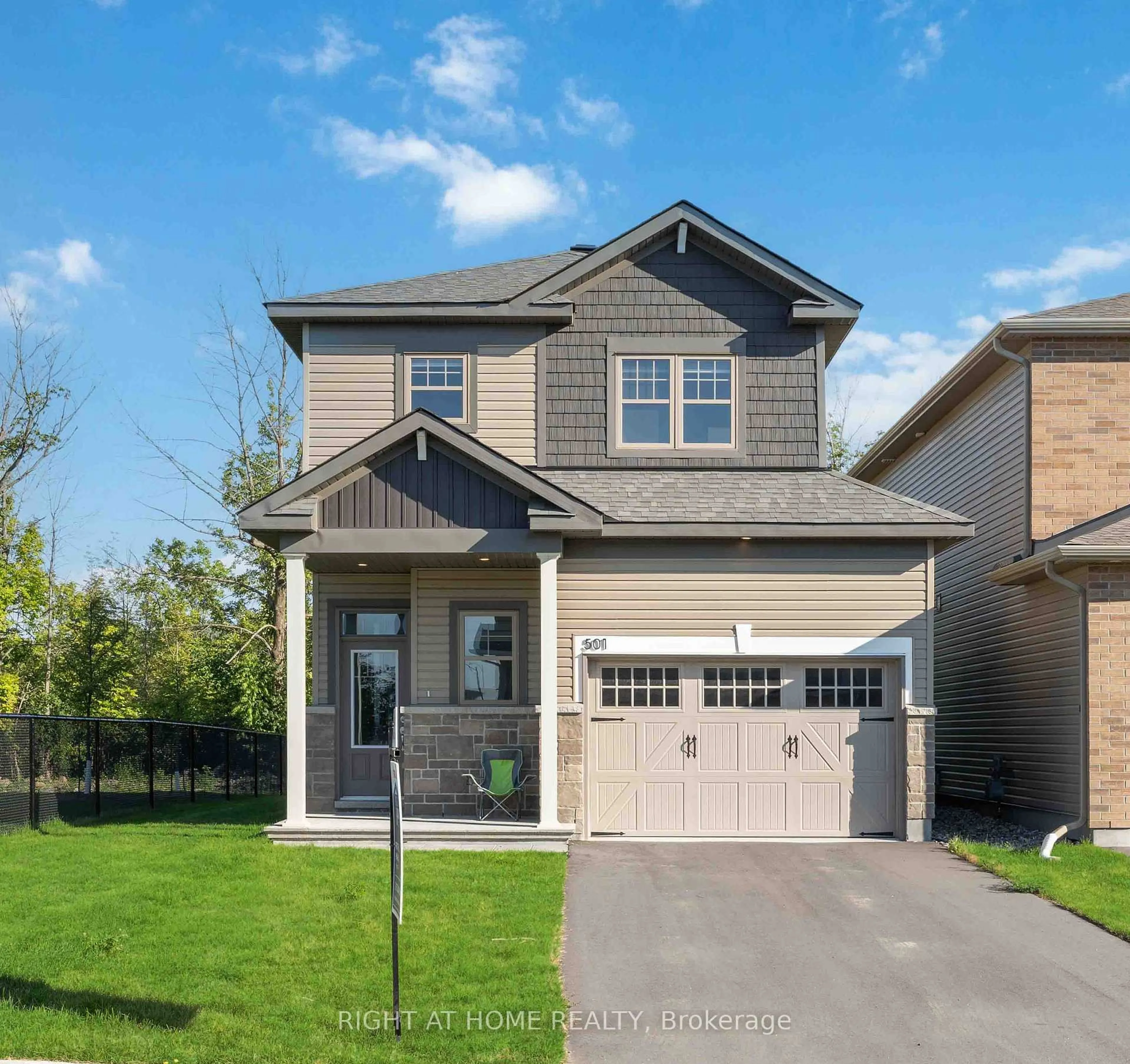 Home with vinyl exterior material, street for 501 Paakanaak Ave, Ottawa Ontario K1X 0G9