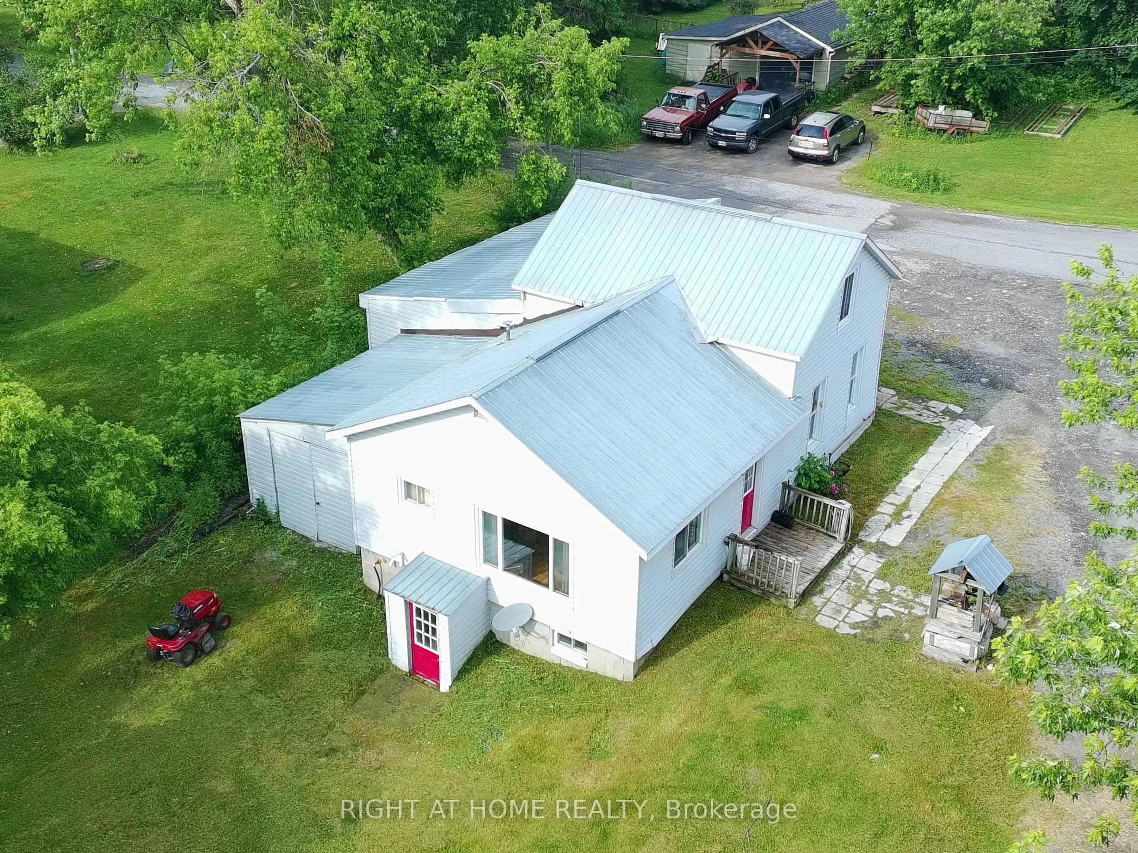 A pic from outside/outdoor area/front of a property/back of a property/a pic from drone, building for 20 Ontario St, Kawartha Lakes Ontario K0M 2J0