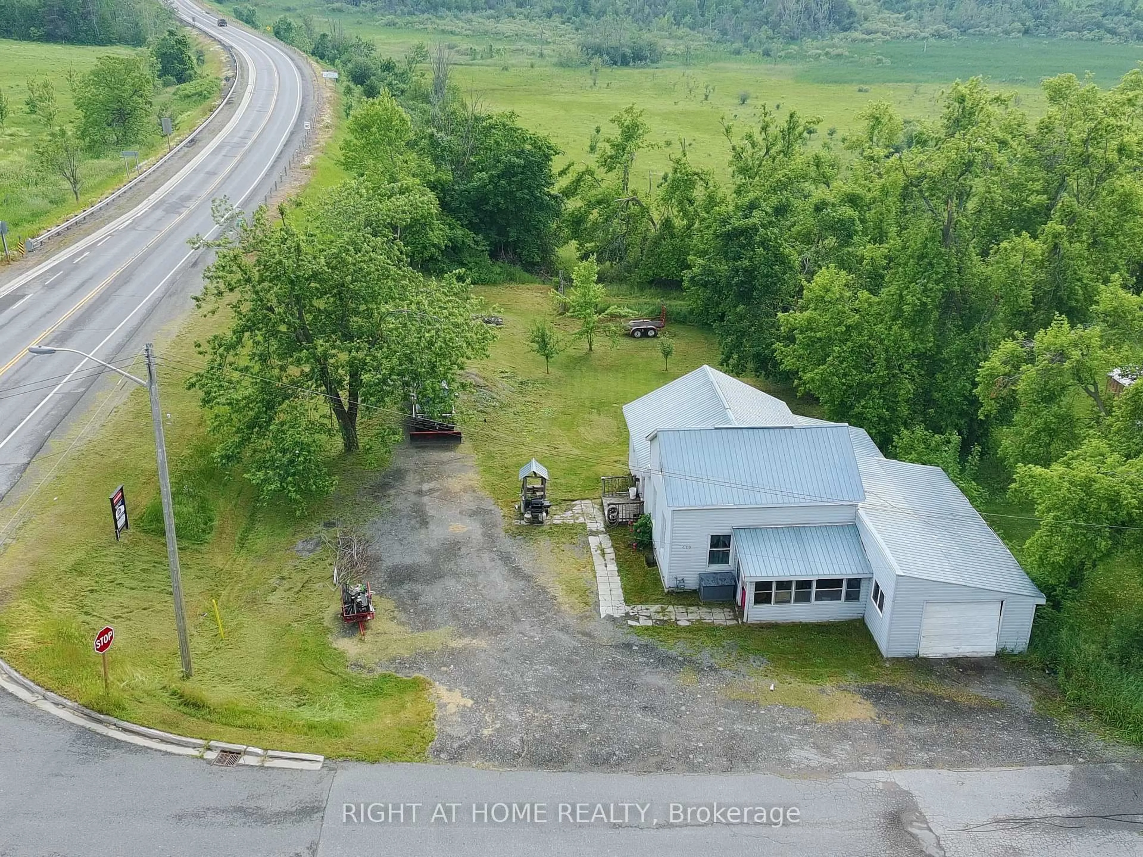 A pic from outside/outdoor area/front of a property/back of a property/a pic from drone, unknown for 20 Ontario St, Kawartha Lakes Ontario K0M 2J0