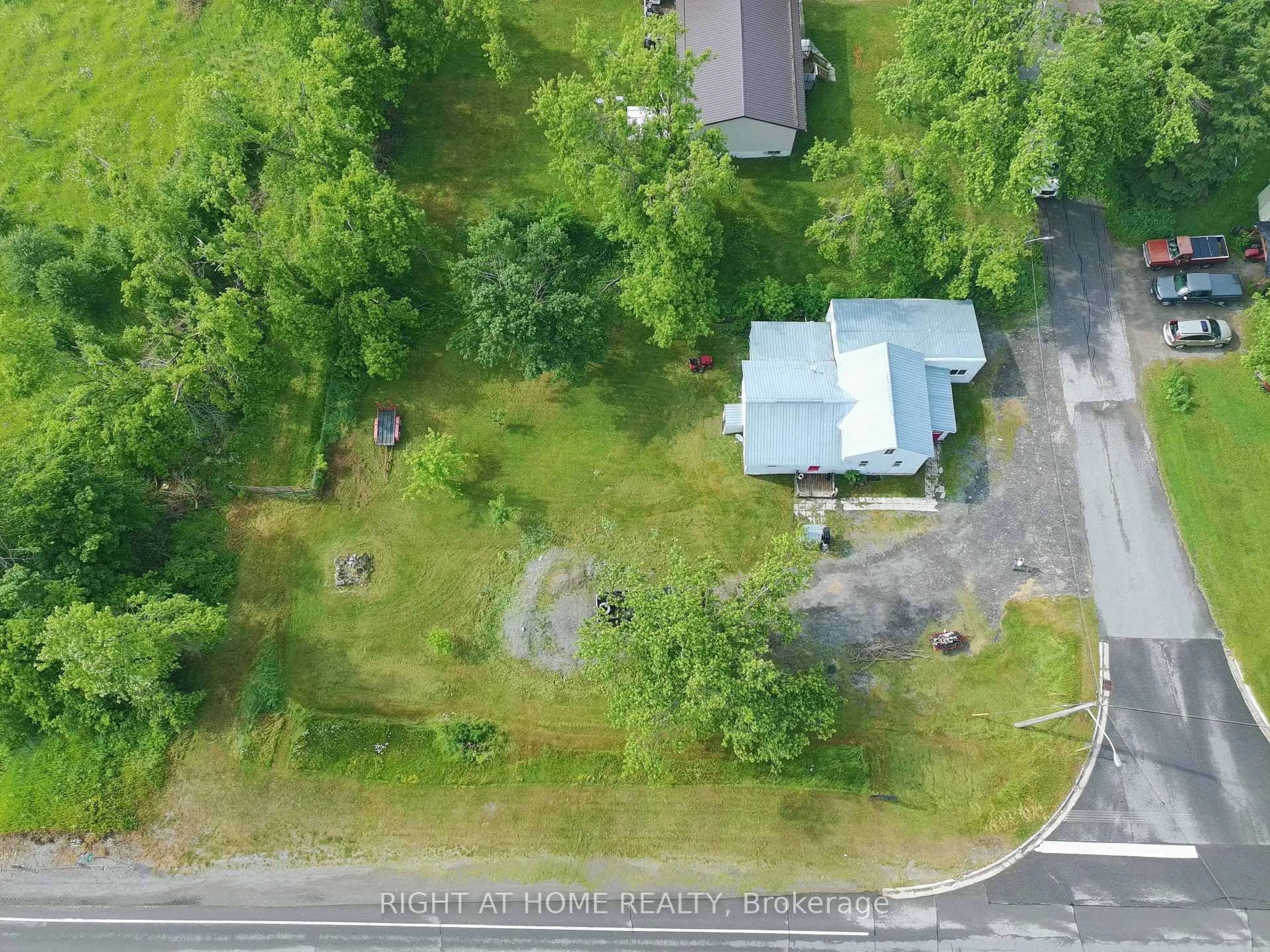 A pic from outside/outdoor area/front of a property/back of a property/a pic from drone, unknown for 20 Ontario St, Kawartha Lakes Ontario K0M 2J0