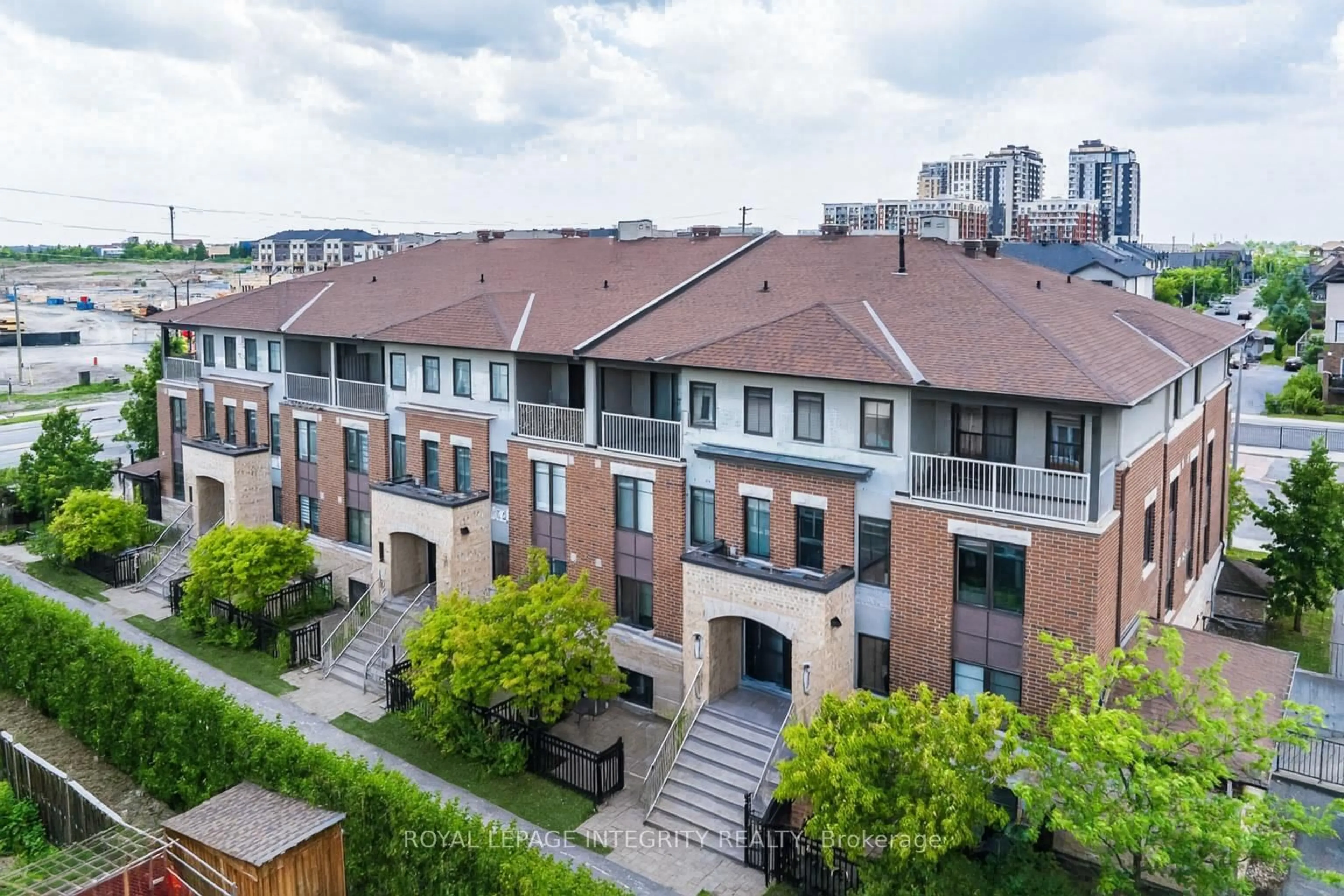 A pic from outside/outdoor area/front of a property/back of a property/a pic from drone, city buildings view from balcony for 780 Chapman Mills Dr #D, Ottawa Ontario K2J 0V4