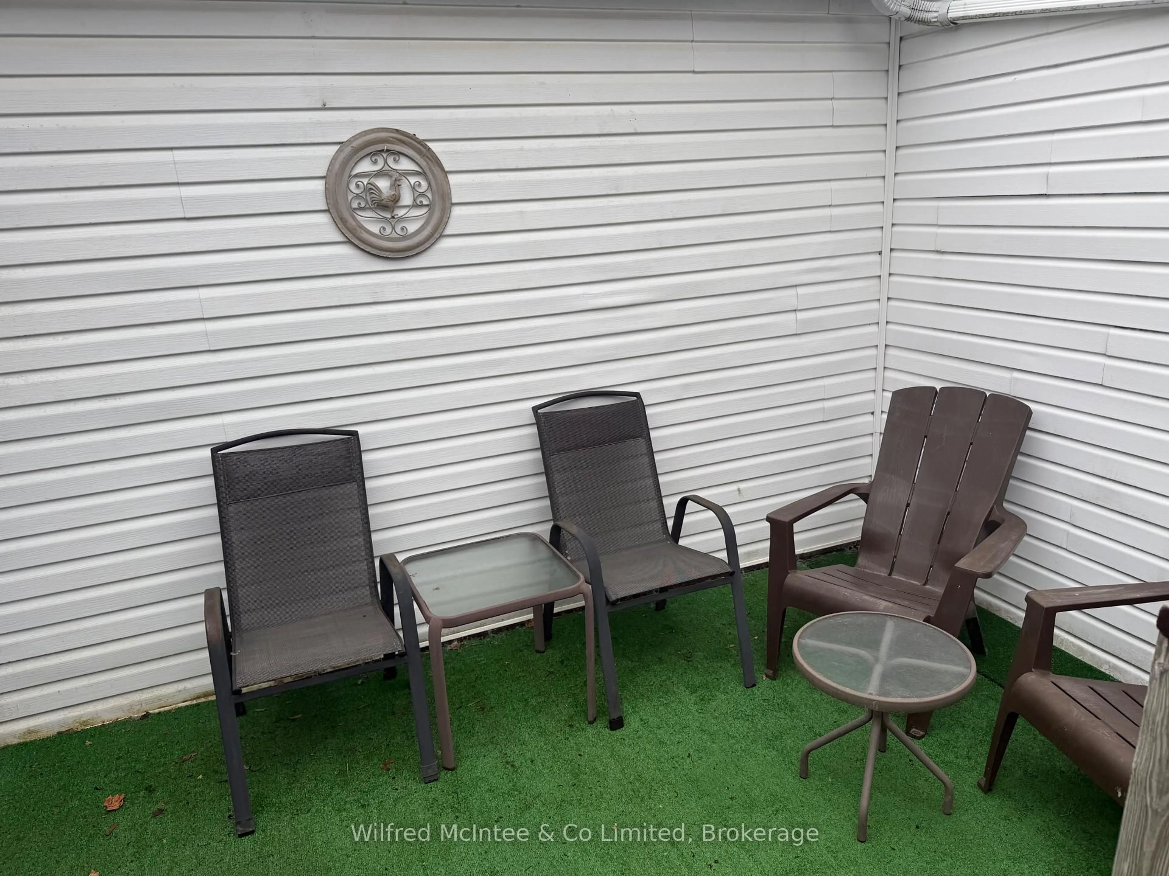 Patio, street for 6 Finch St, Brockton Ontario N0G 2V0