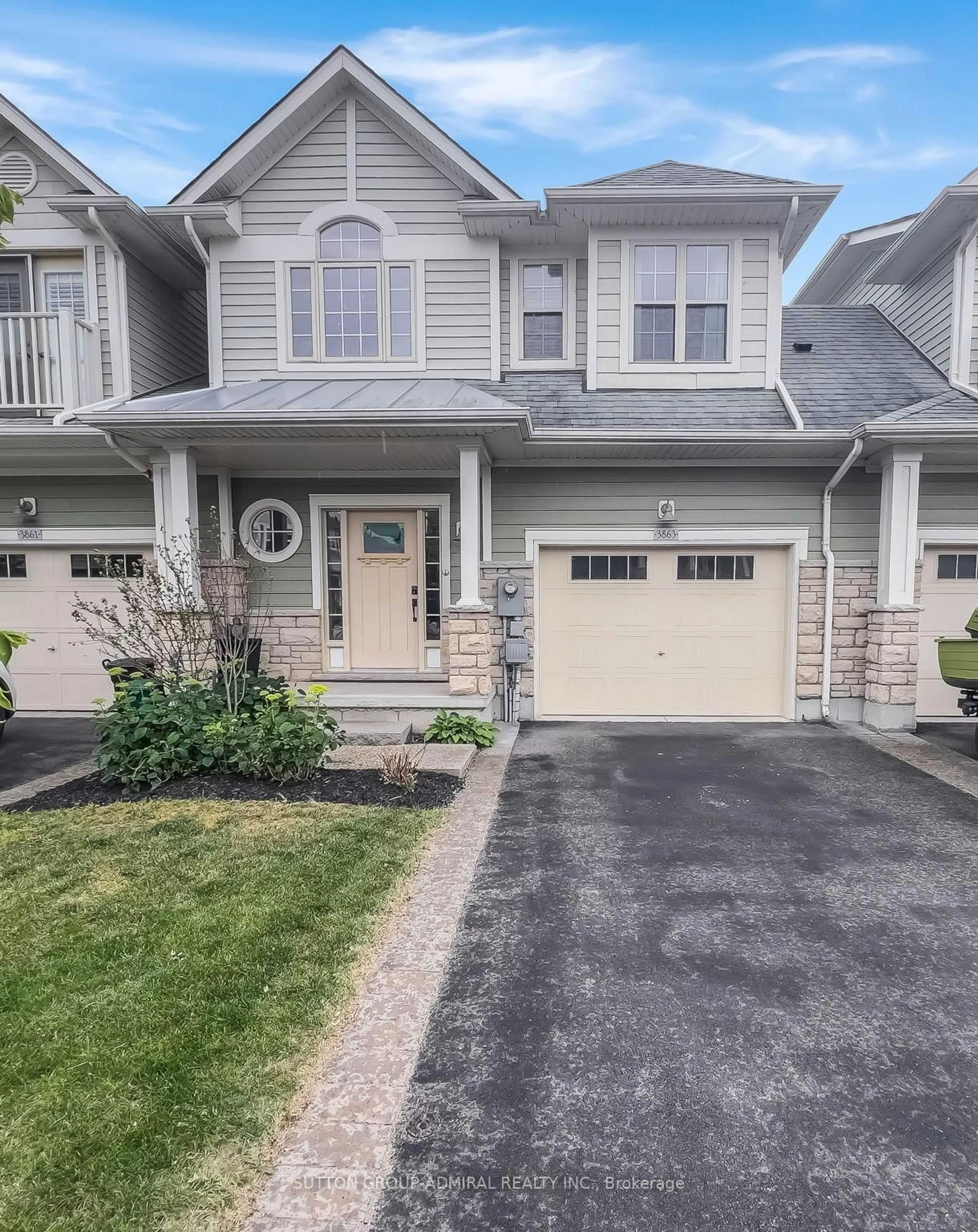 Home with vinyl exterior material, street for 3863 Ryan Ave, Fort Erie Ontario L0S 1B0