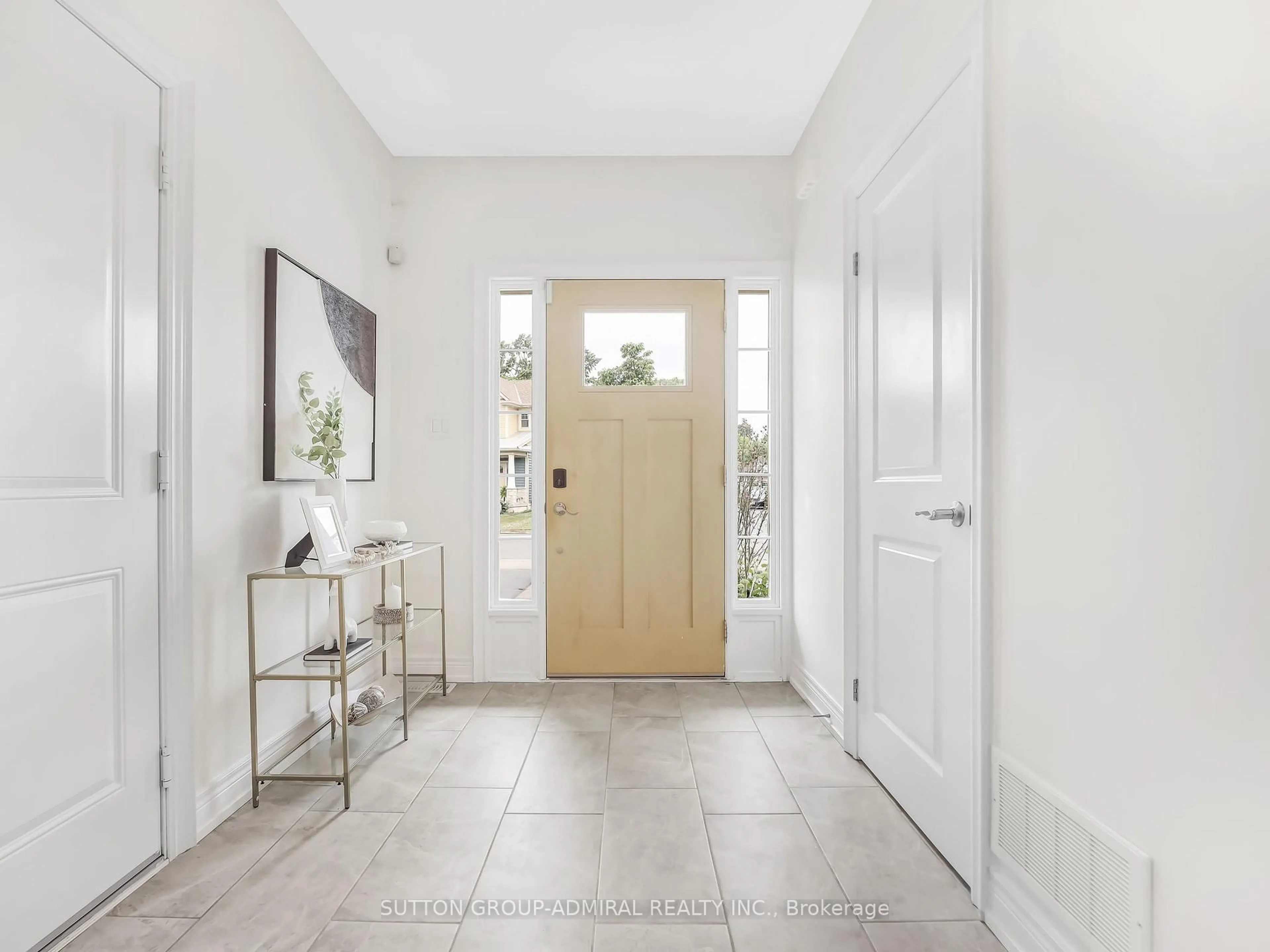 Indoor entryway for 3863 Ryan Ave, Fort Erie Ontario L0S 1B0