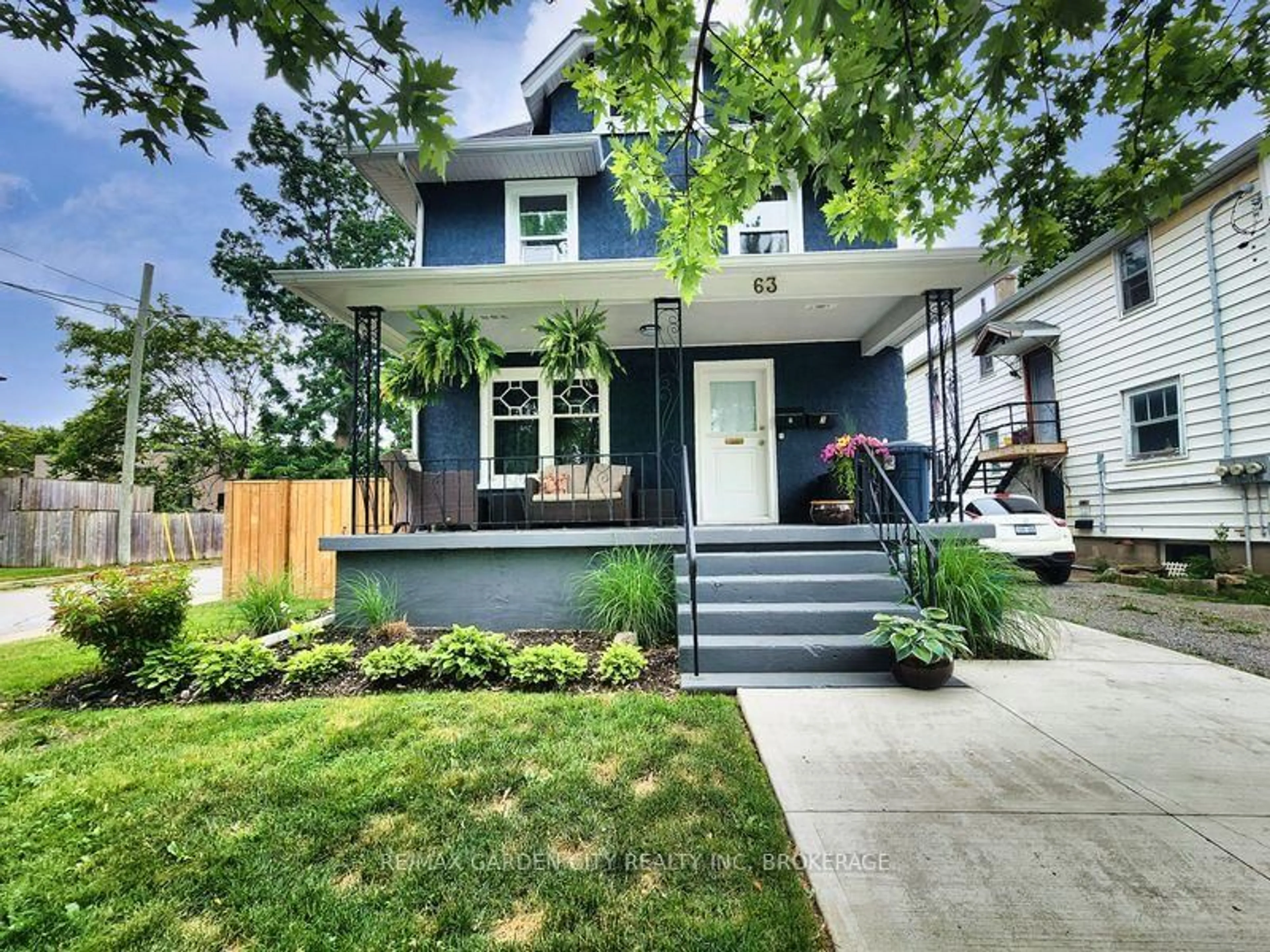 Home with vinyl exterior material, street for 63 Thomas St, St. Catharines Ontario L2R 6M3