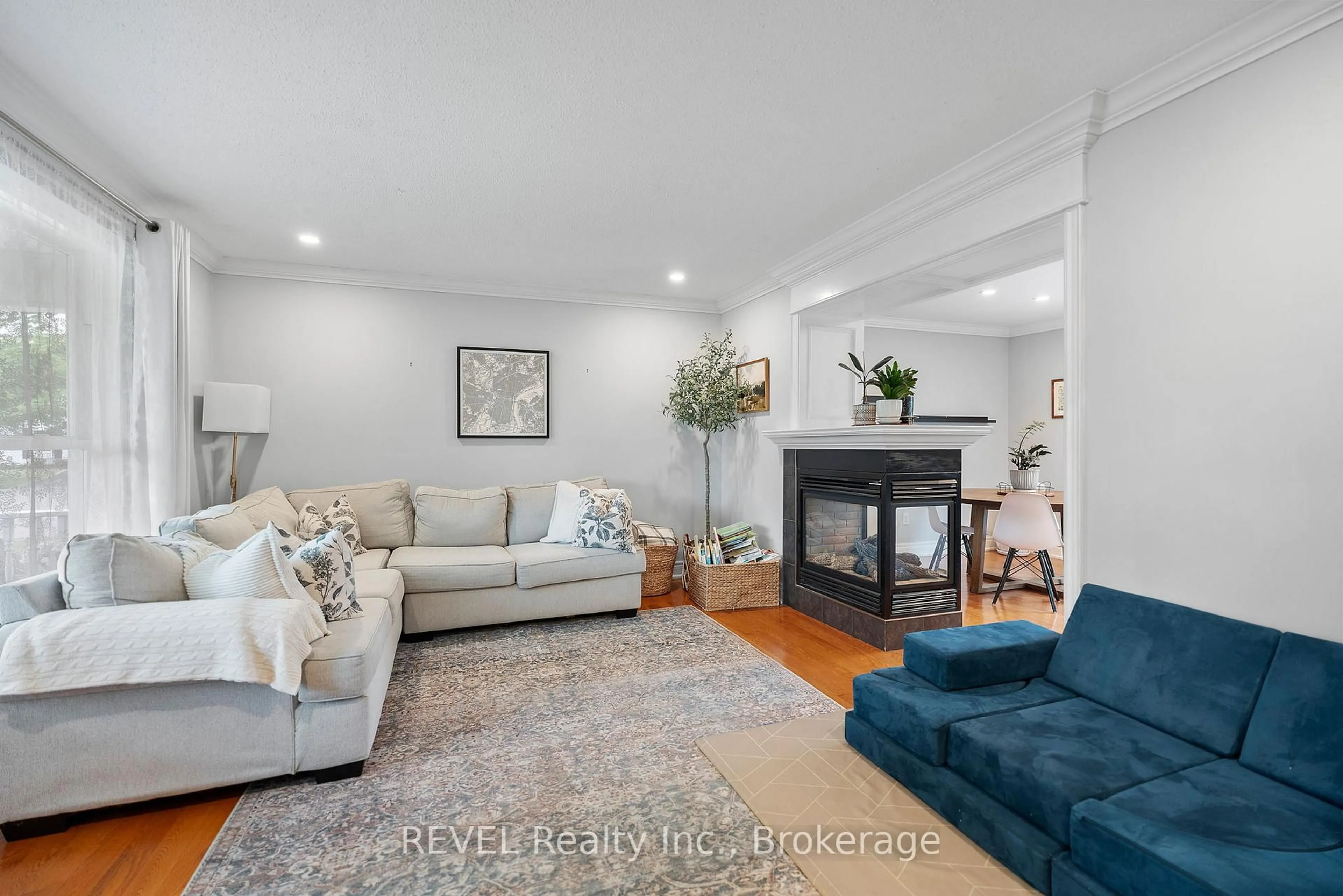 Living room with furniture, unknown for 2470 Coral Ave, Fort Erie Ontario L0S 1S0